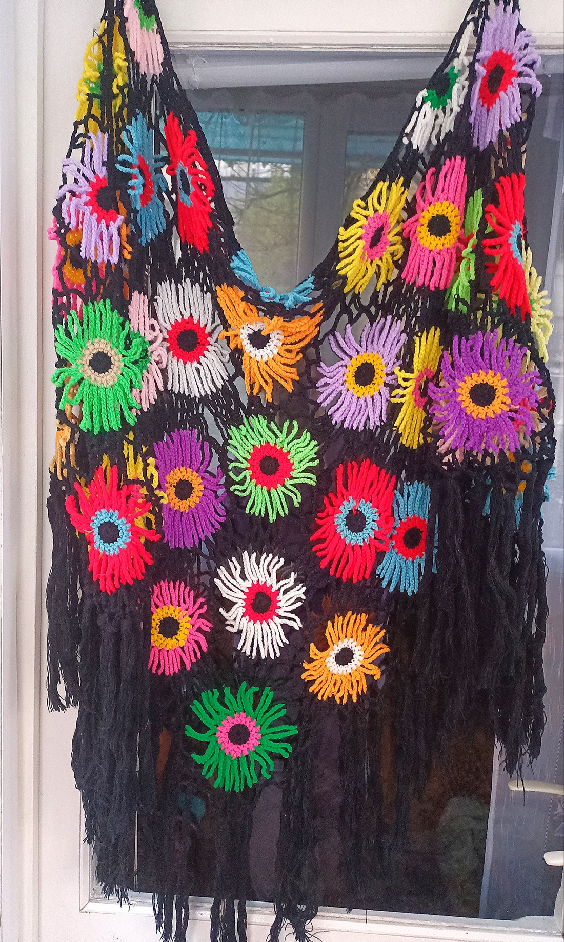 Șalul bunicii - îmbrăcăminte și modă - haine damă - poncho - Artynos.ro Șalul bunicii - îmbrăcăminte și modă - haine damă - poncho - Artynos.ro