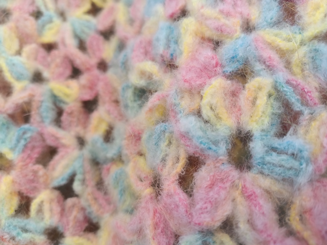 Poncho Gradina cu flori - îmbrăcăminte și modă - eșarfe, pălării, fularuri - șaluri - Artynos.ro