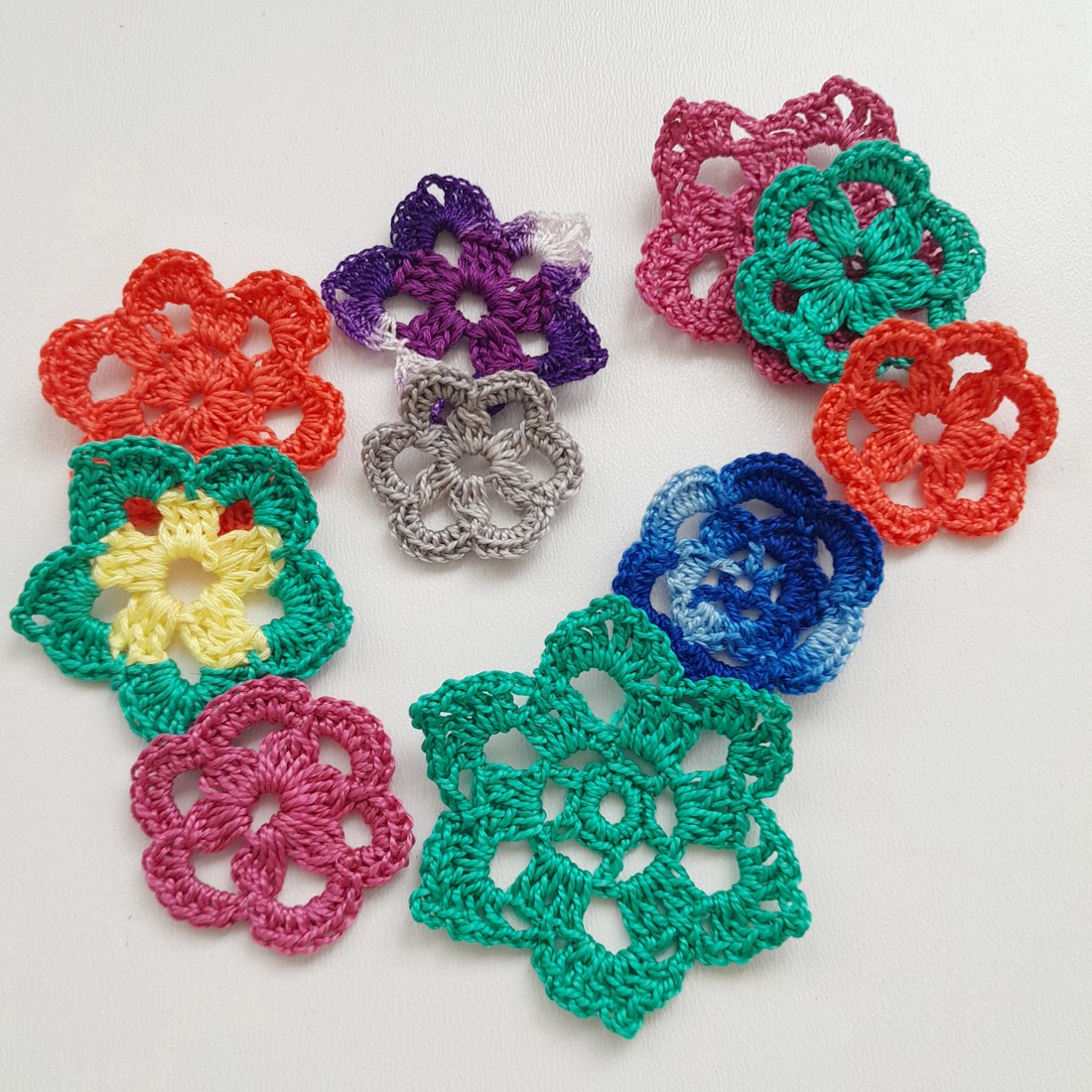 Pachet flori croșetate - 10 bucăți / pachet - - Artynos.ro Pachet flori croșetate - 10 bucăți / pachet - - Artynos.ro