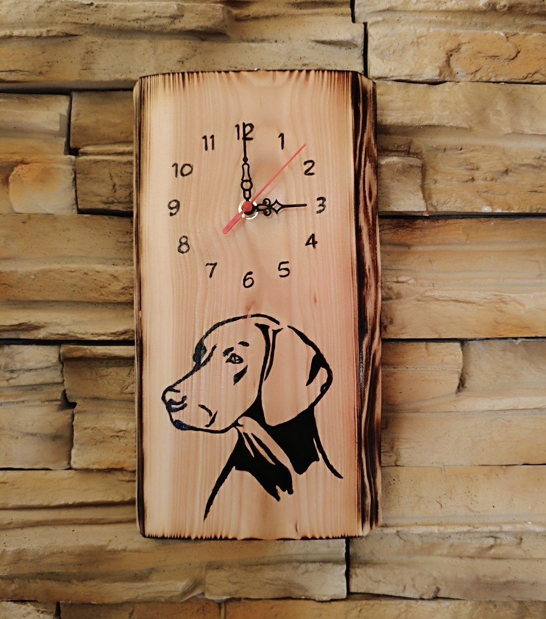 Ceas de perete din lemn cu câine vizsla - - Artynos.ro Ceas de perete din lemn cu câine vizsla - - Artynos.ro