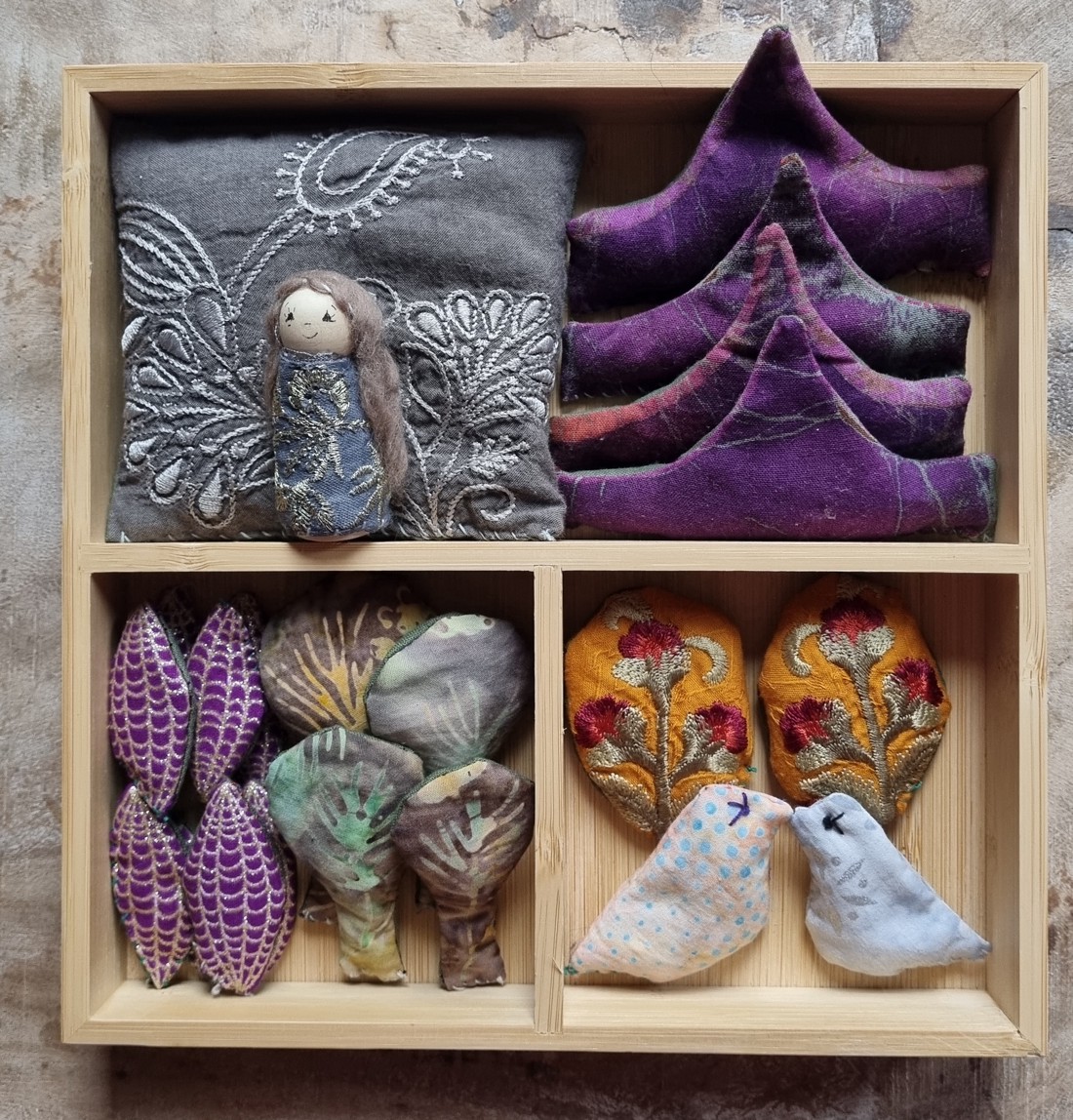 Zână (cuvertură textilă pentru copii) - jucării și echipamente pentru copii - jocuri de gândire - curcubeu montessori, jocuri waldorf - Artynos.ro