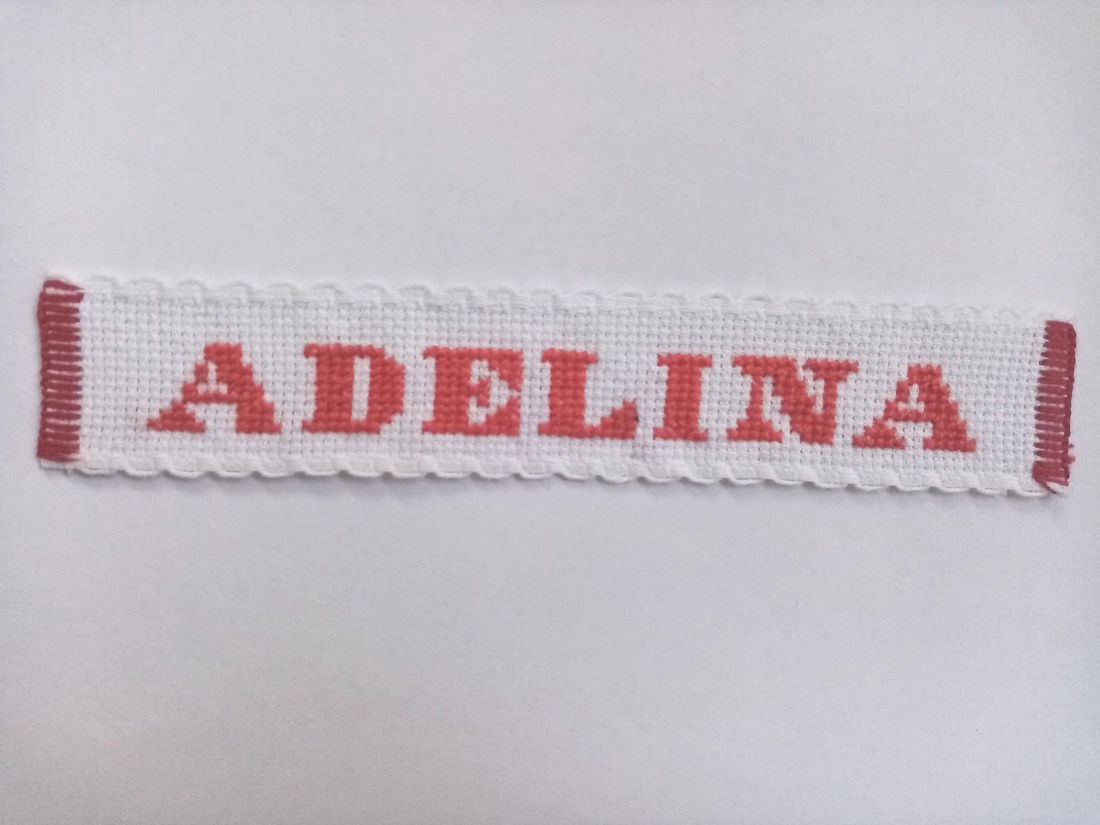 Semn de carte cusut manual pe etamina - arte vizuale și accesorii  - imagini cu broderii - broderii în cruciuliță pe țesătură - Artynos.ro