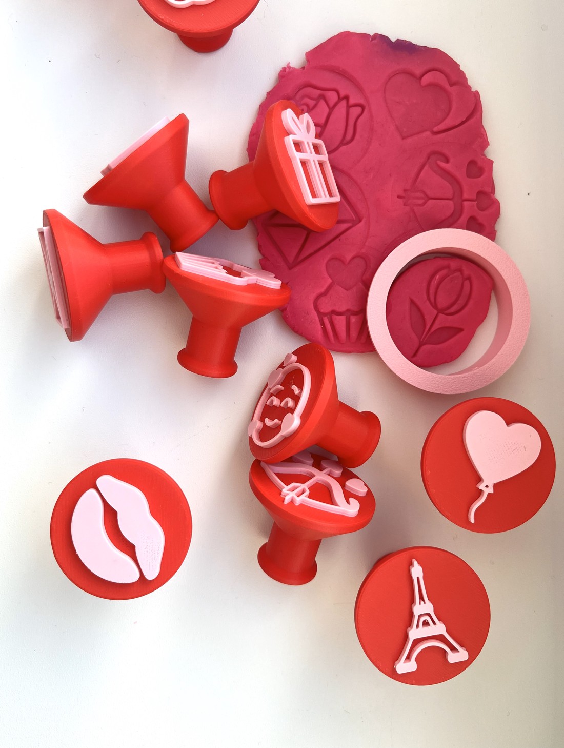 Set de ștampile și forme de tăiat pentru prăjituri de Sfântul Valentin � imprimate 3D -  - Artynos.ro