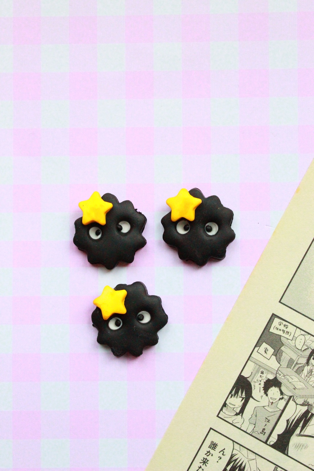 Insigna Soot Sprites - bijuterii - mărțișor - Artynos.ro