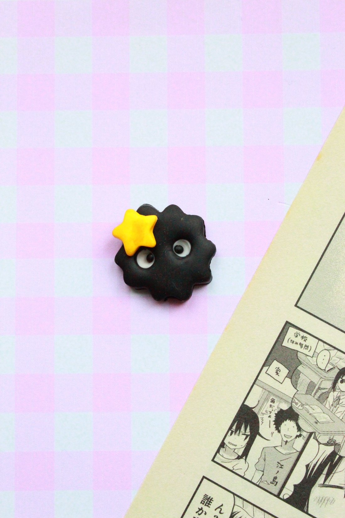 Insigna Soot Sprites - bijuterii - mărțișor - Artynos.ro