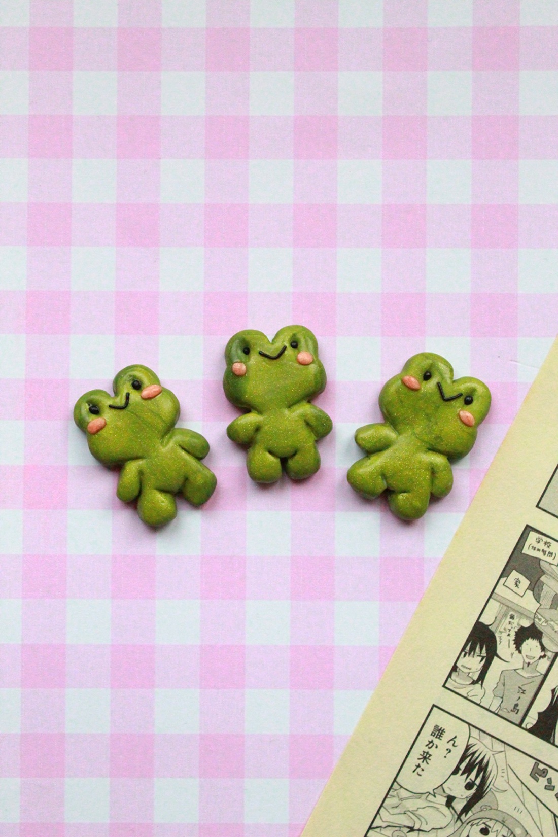 Insigna Broscute - bijuterii - mărțișor - Artynos.ro