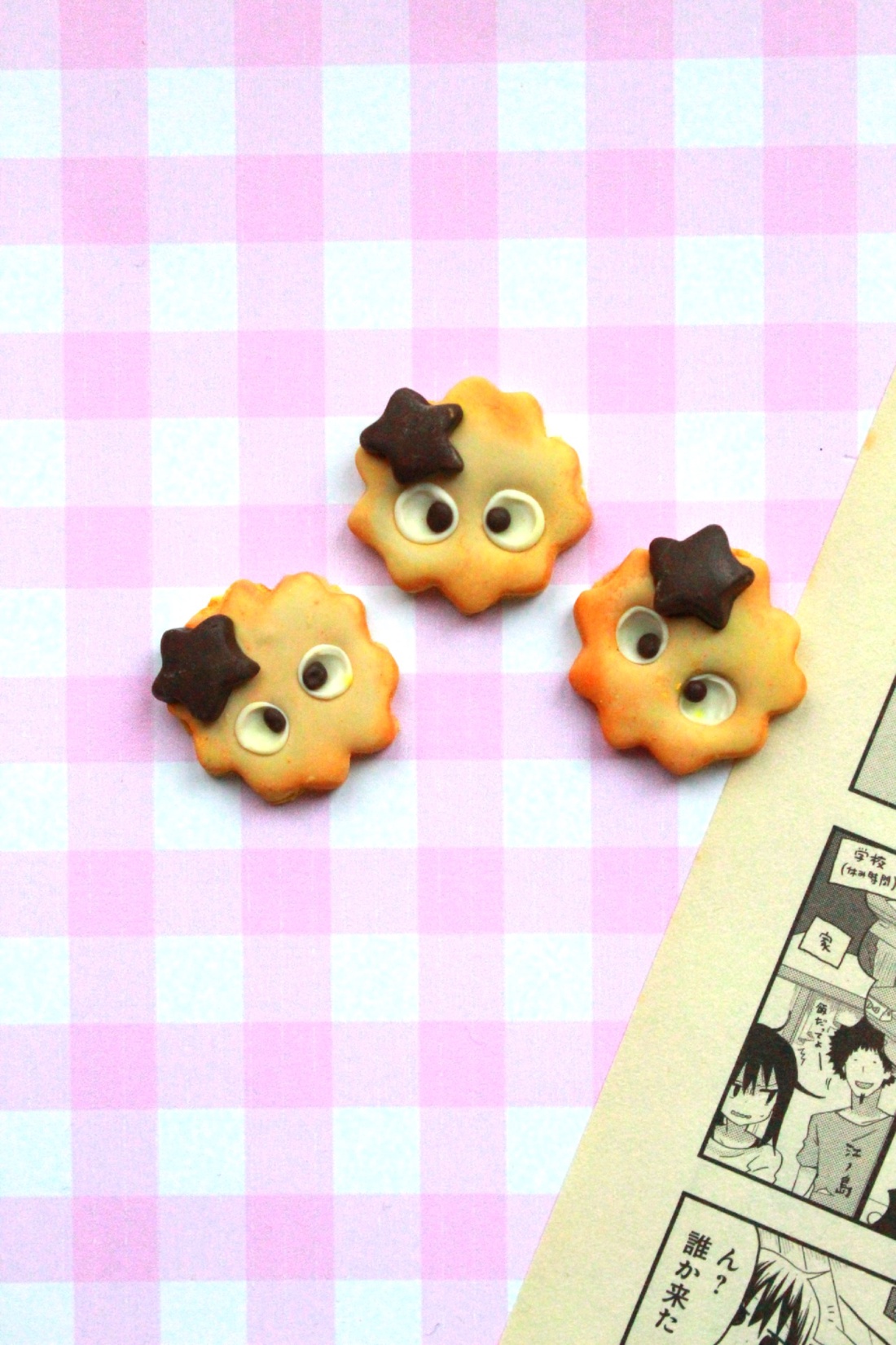 Insigna Soot Sprites Cookie - bijuterii - mărțișor - Artynos.ro