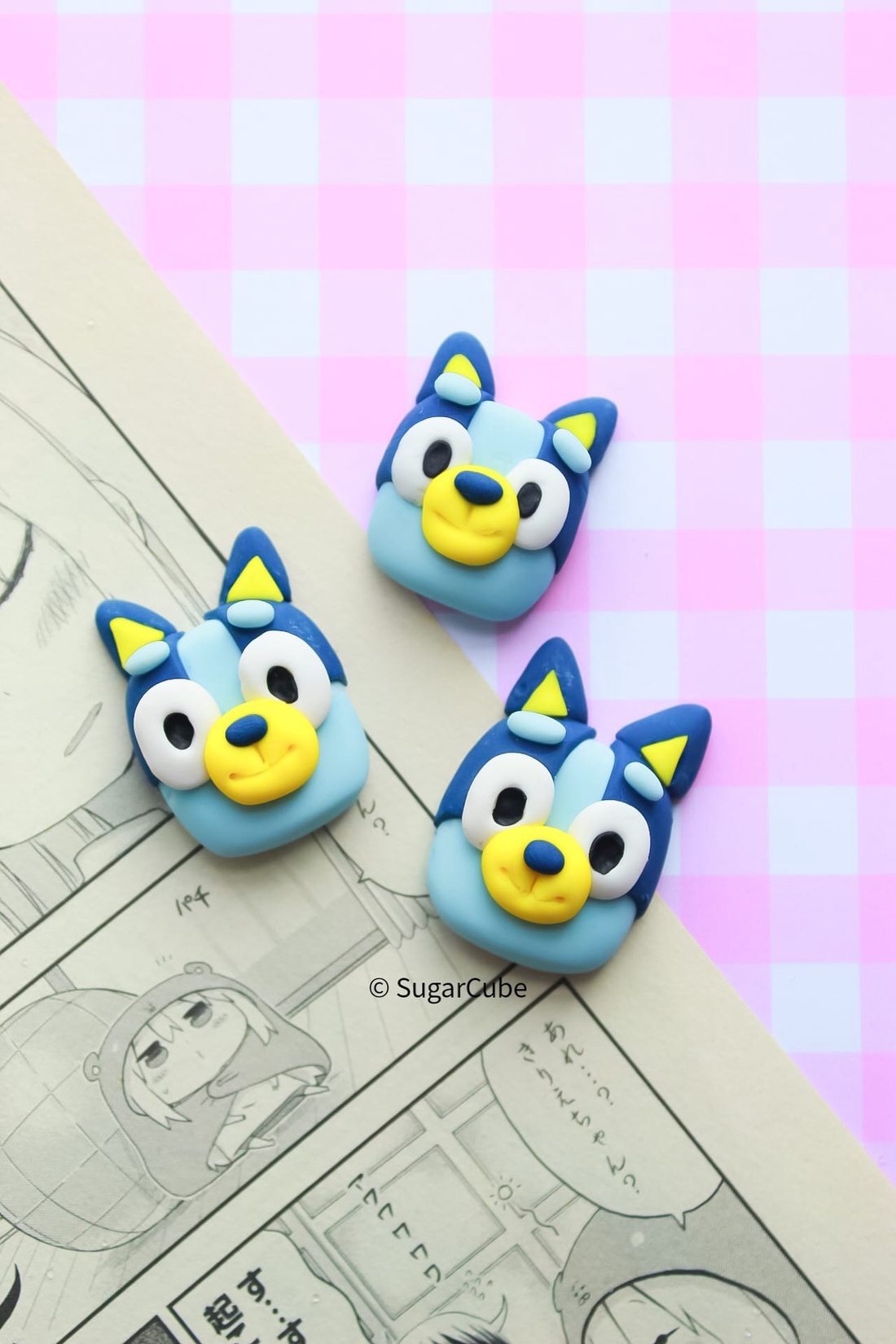 Insigna Bluey - bijuterii - mărțișor - Artynos.ro