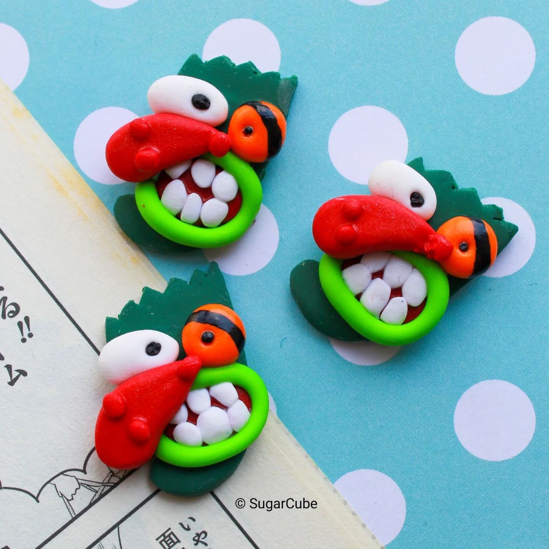 Insigna Masca Curaj caine fricos - bijuterii - broșe - Artynos.ro