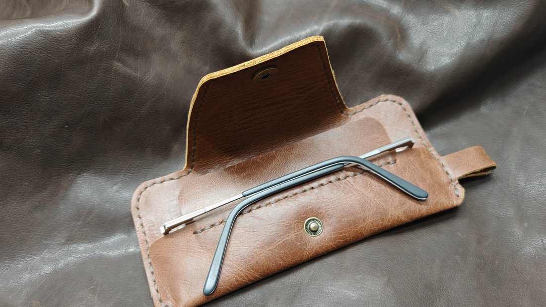 Toc Ochelari - genți și portofele - portofele, huse, suporturi - suport de ochelari - Artynos.ro