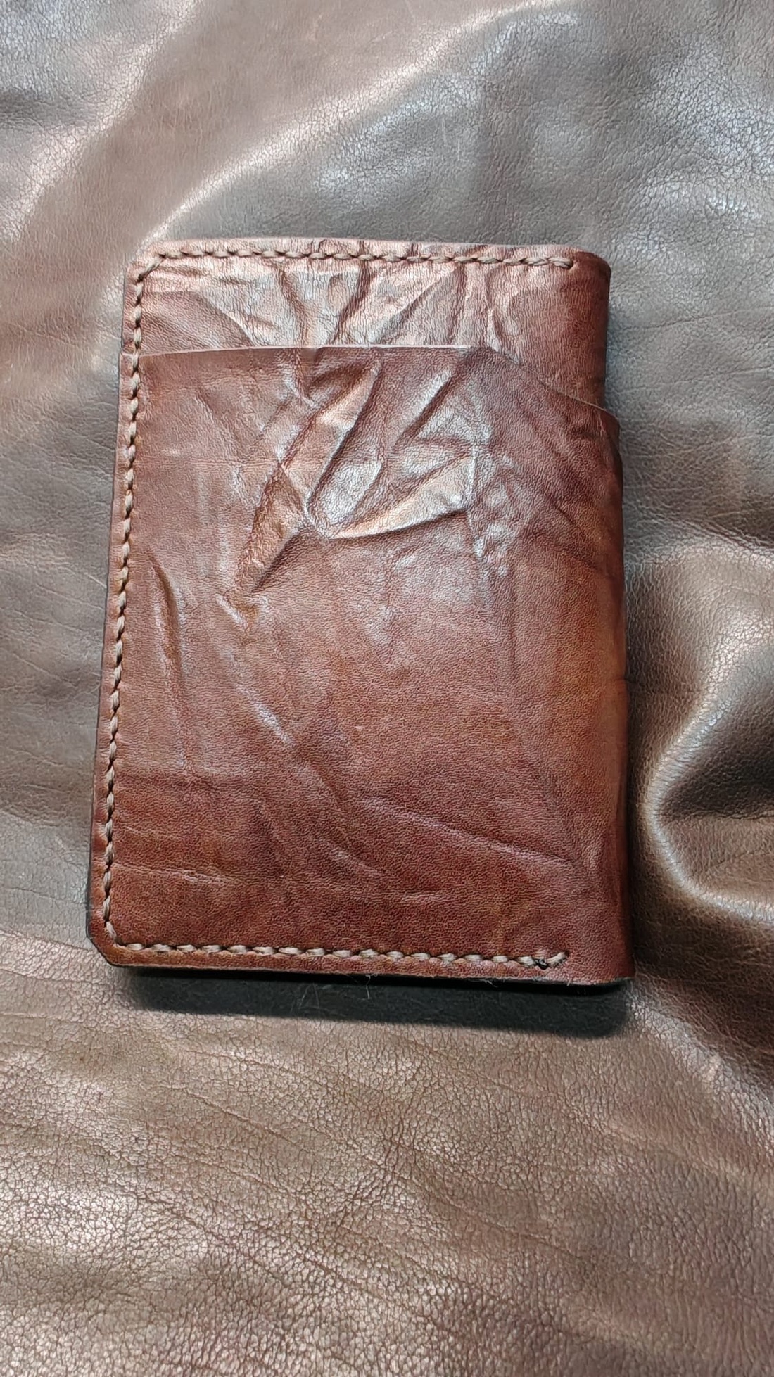 Portofel din piele naturala ,lucrat in totalitate manual(taiatpielea,cusut ,finisat) - genți și portofele - portofele, huse, suporturi - portofele - portofel bărbați - Artynos.ro