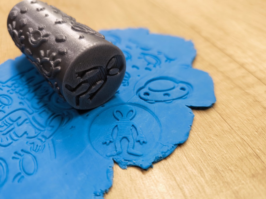 Cilindru de modelare cu tematică spațială � Pentru modelarea plastilinei și a produselor de patiserie � Imprimat 3D -  - Artynos.ro