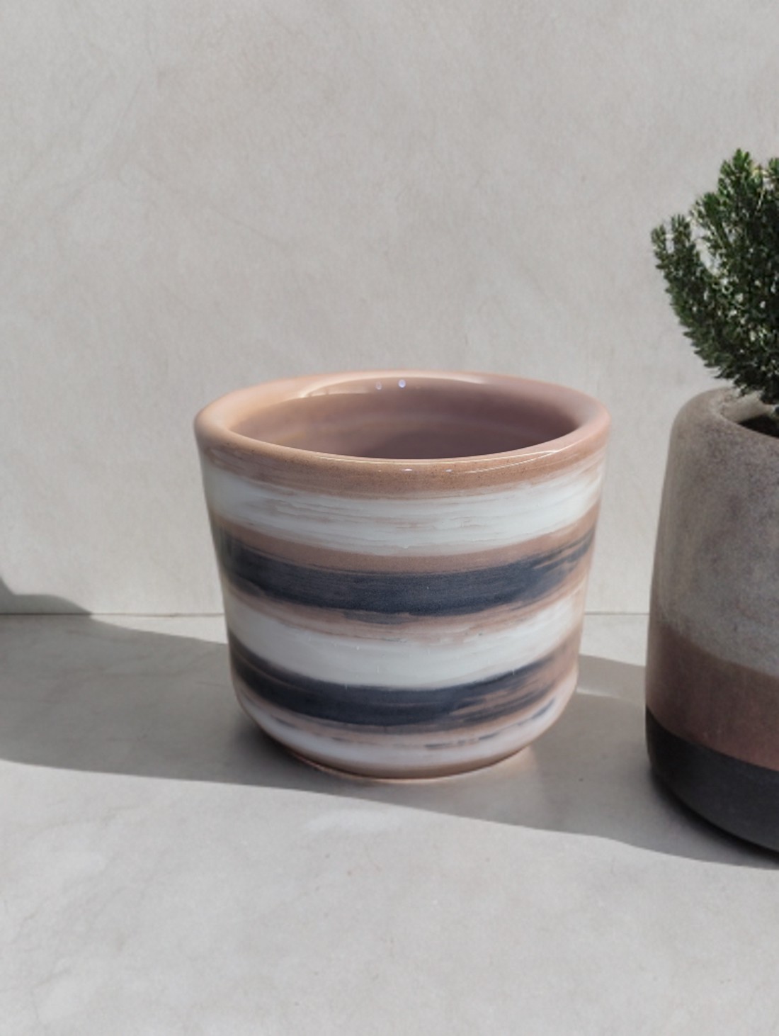 Ghiveci de flori din ceramică cu dungi -  - Artynos.ro