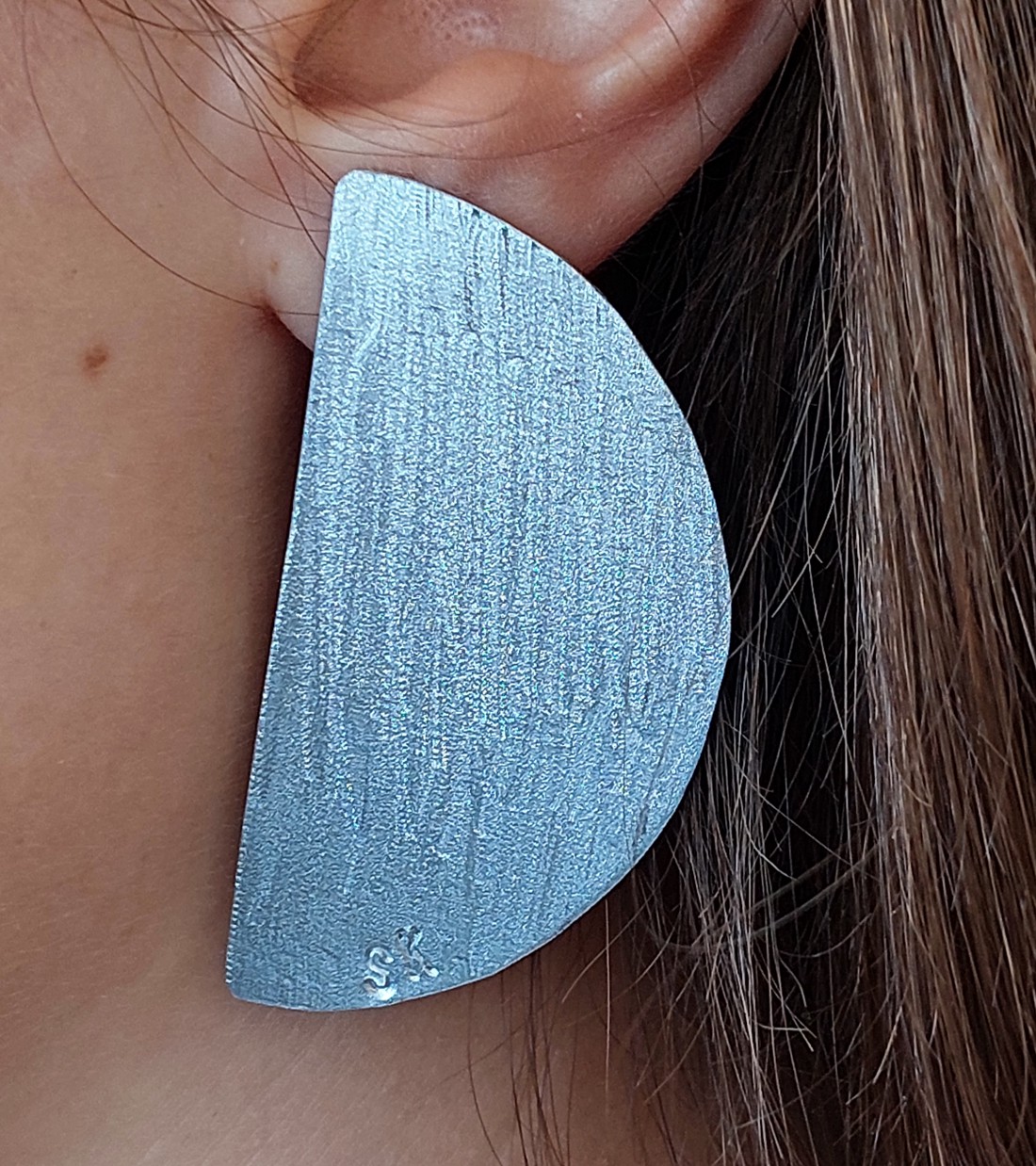 Cercei semilună din aluminiu -  - Artynos.ro Cercei semilună din aluminiu -  - Artynos.ro