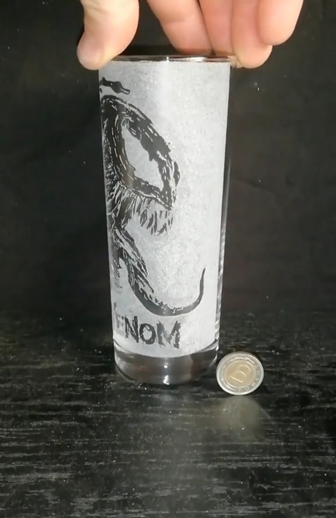 Pahar de sticlă cu model Venom  -  - Artynos.ro