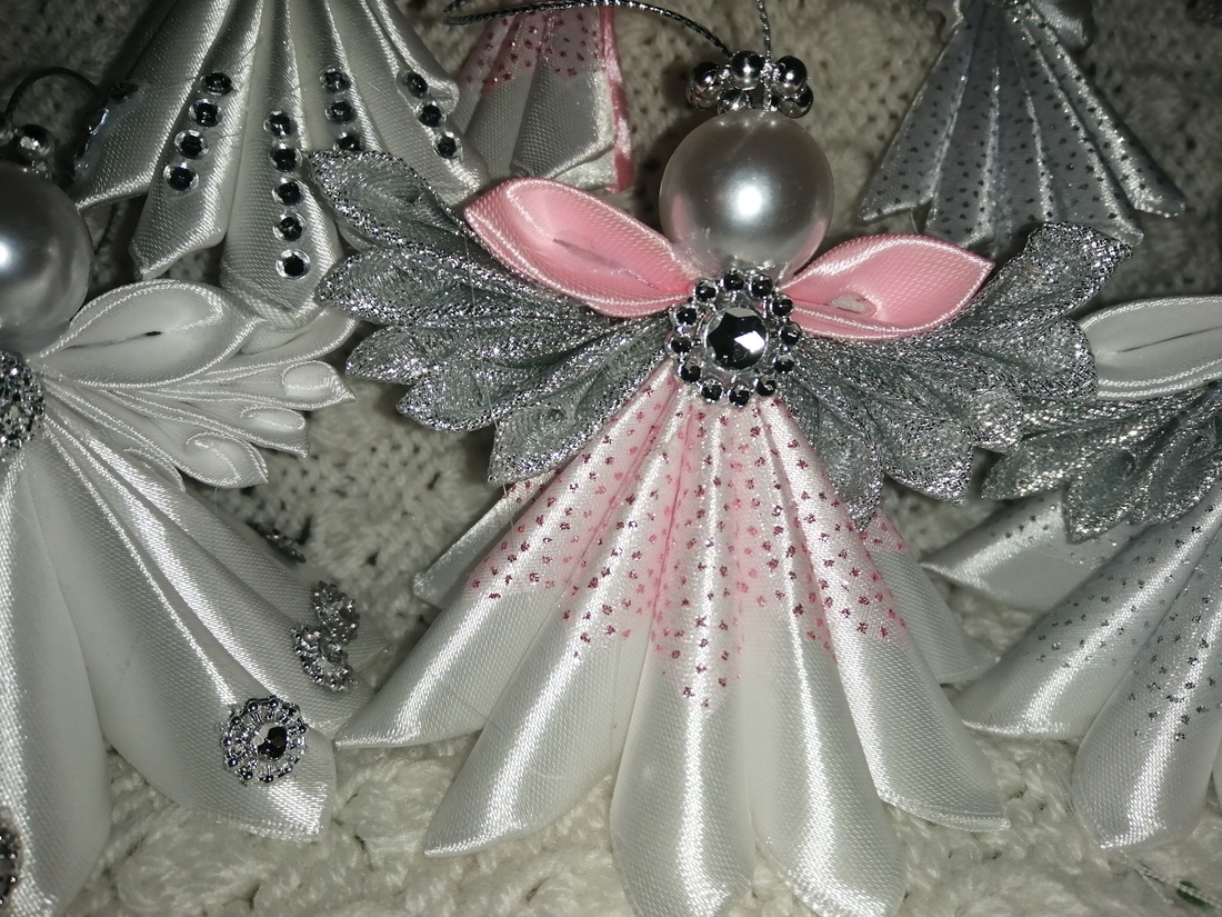 Înger cu fustă circulară roz - crăciun - decorațiuni de crăciun de casă - pom de crăciun - Artynos.ro Înger cu fustă circulară roz - crăciun - decorațiuni de crăciun de casă - pom de crăciun - Artynos.ro