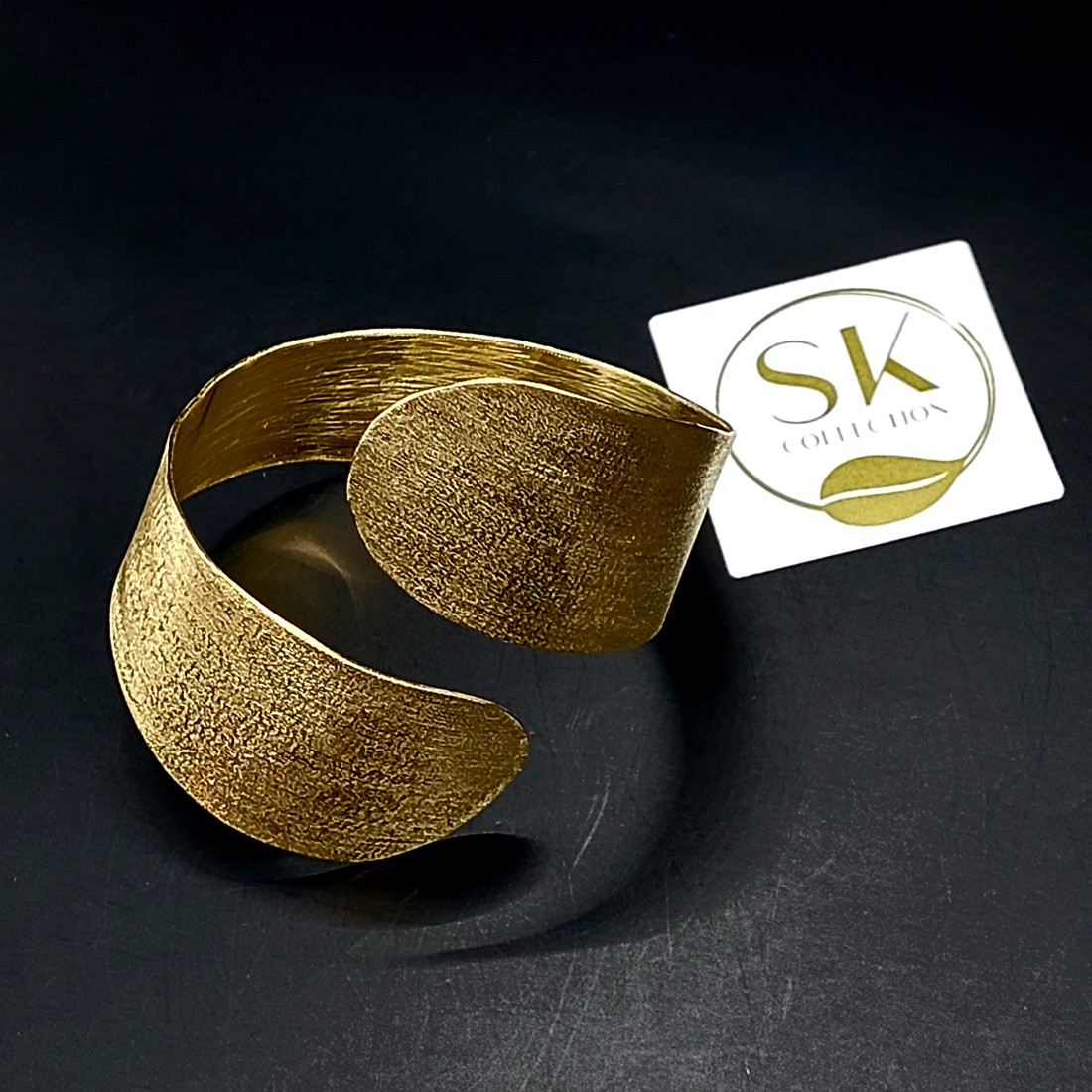 Brățară largă minimalistă din alamă -  - Artynos.ro Brățară largă minimalistă din alamă -  - Artynos.ro