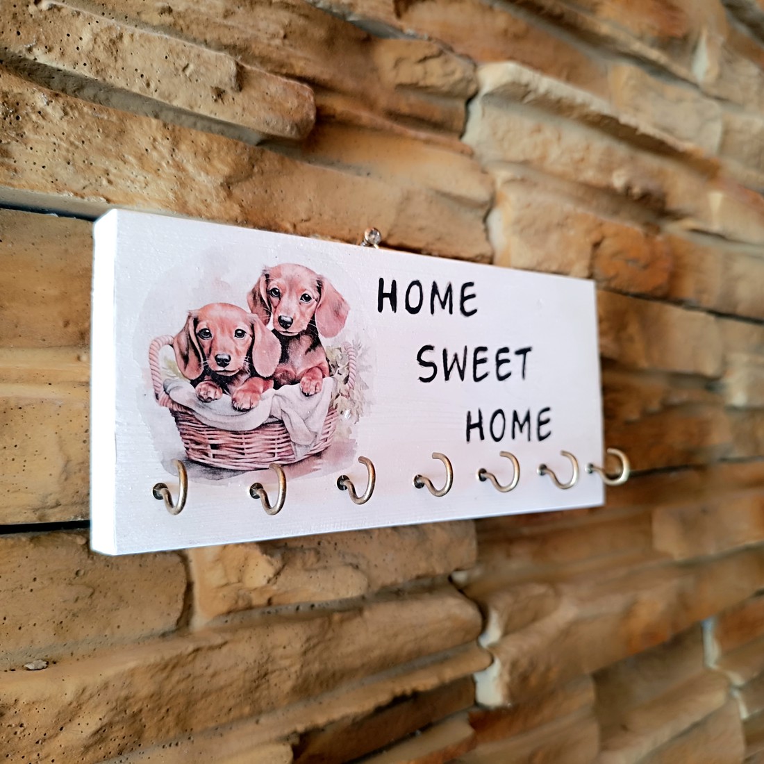 Breloc de perete din lemn cu casă dulce acasă și căței dachshund - - Artynos.ro Breloc de perete din lemn cu casă dulce acasă și căței dachshund - - Artynos.ro