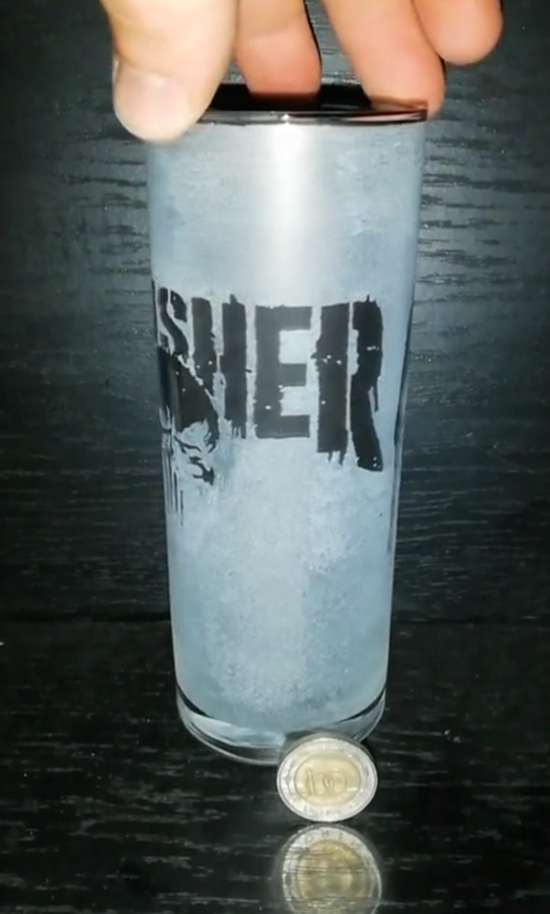  Pahar de sticlă cu modelul The Punisher � Răzbunătorul. -  - Artynos.ro