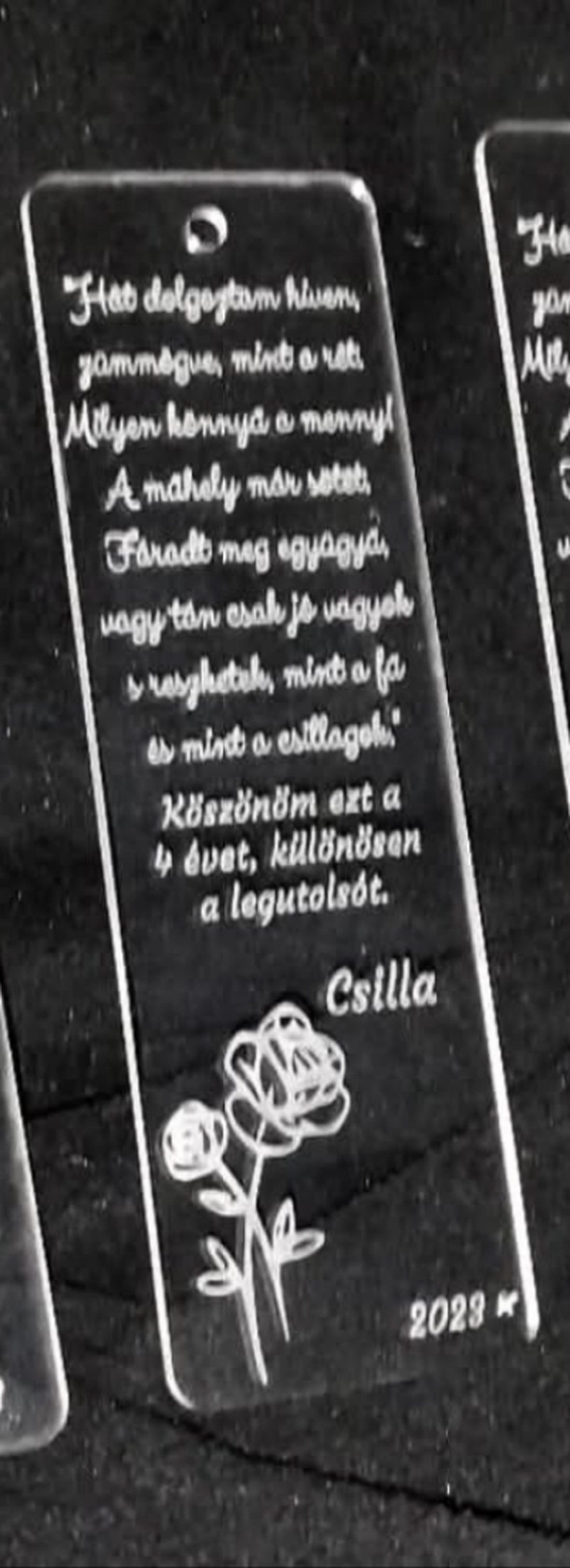 Névre szóló egyedi elegáns könyvjelző plexi, víztiszta akrilból - cărți și creații cu tematică muzicală, cadouri - semn de carte - Artynos.ro Névre szóló egyedi elegáns könyvjelző plexi, víztiszta akrilból - cărți și creații cu tematică muzicală, cadouri - semn de carte - Artynos.ro