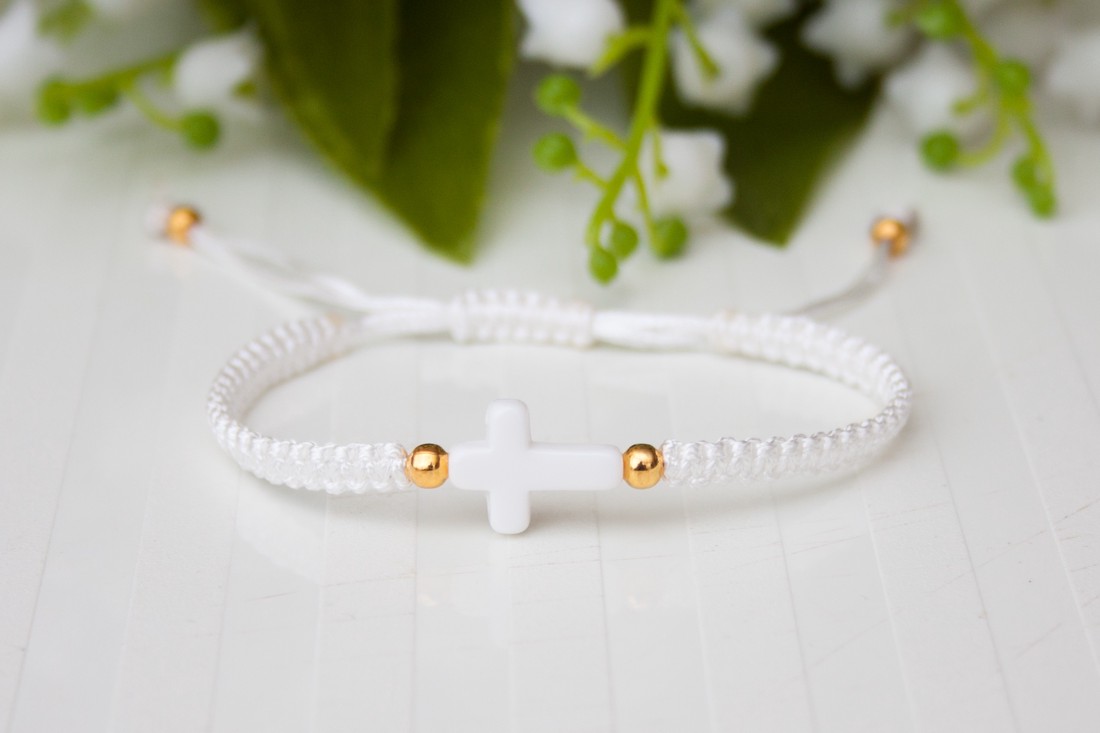 Brățară macramé împletită - Cross white - - Artynos.ro Brățară macramé împletită - Cross white - - Artynos.ro