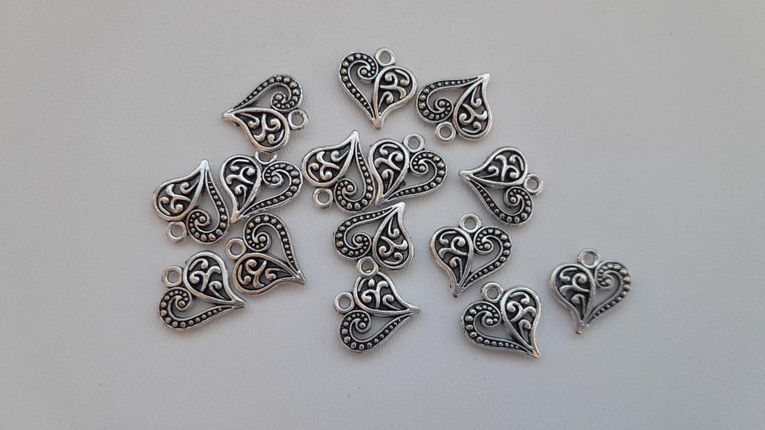 Pandantiv metalic - 14x14mm - inimă - 10 buc / pachet - culoare argintiu antichizat - - Artynos.ro Pandantiv metalic - 14x14mm - inimă - 10 buc / pachet - culoare argintiu antichizat - - Artynos.ro