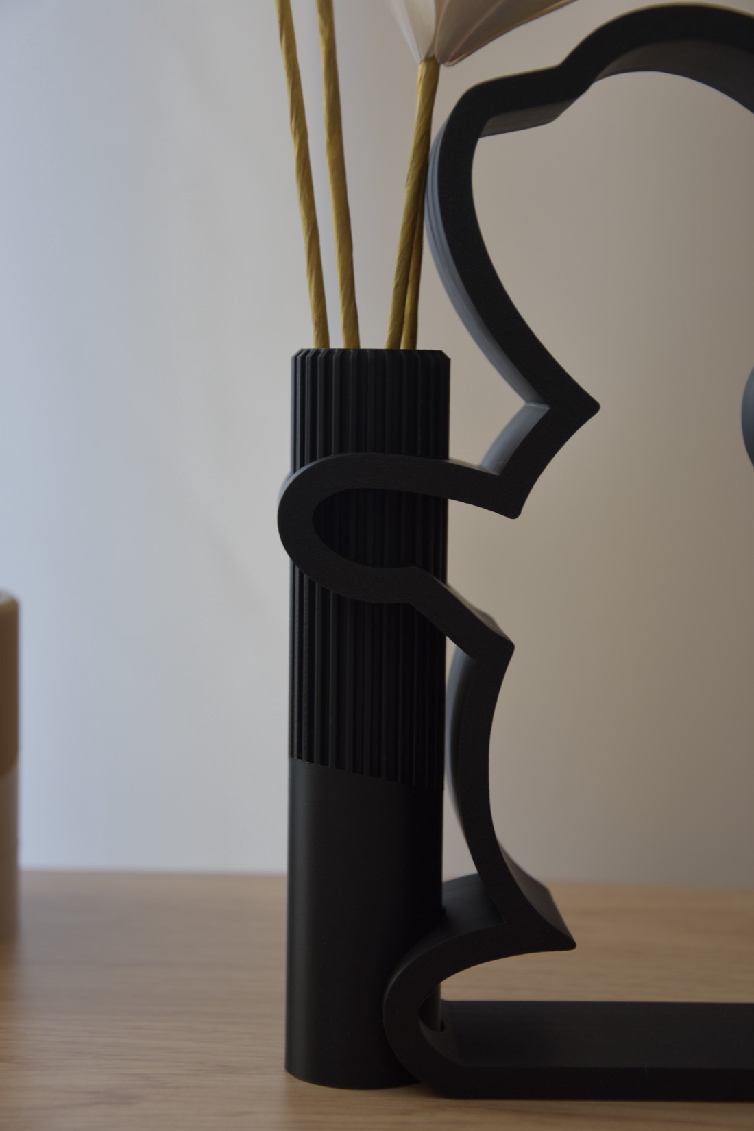 Vază elegantă în formă de iepuraș � decor modern de Paște pentru casă -  - Artynos.ro