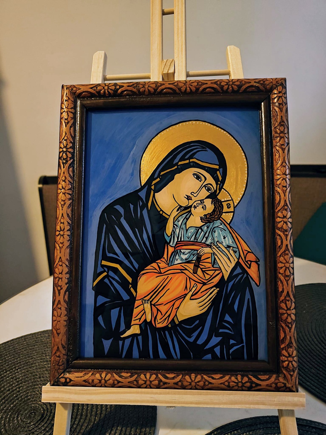 Icoana pictata pe sticla Dulcea imbratisare - arte vizuale și accesorii - picturi - pictură pe sticlă - Artynos.ro Icoana pictata pe sticla Dulcea imbratisare - arte vizuale și accesorii - picturi - pictură pe sticlă - Artynos.ro