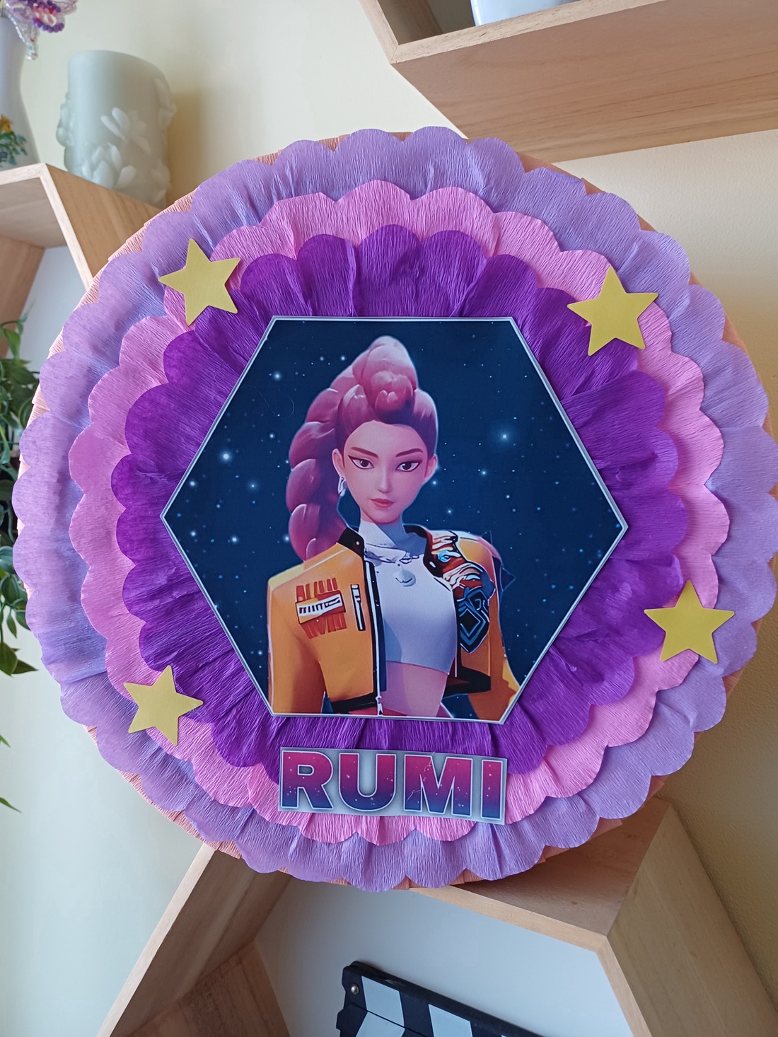Piñata pinata piniata Rumi KPop - jucării și echipamente pentru copii - jocuri de rol - Artynos.ro Piñata pinata piniata Rumi KPop - jucării și echipamente pentru copii - jocuri de rol - Artynos.ro