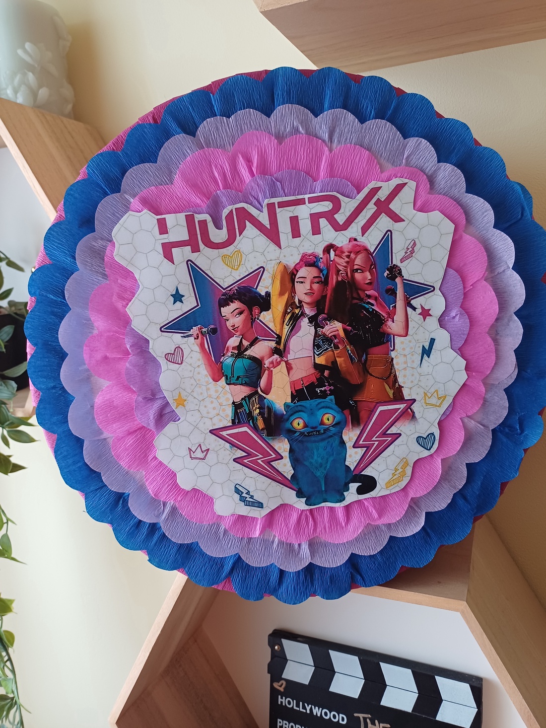 Piñata pinata piniata KPop Demon Hunters - jucării și echipamente pentru copii - jocuri de rol - Artynos.ro Piñata pinata piniata KPop Demon Hunters - jucării și echipamente pentru copii - jocuri de rol - Artynos.ro
