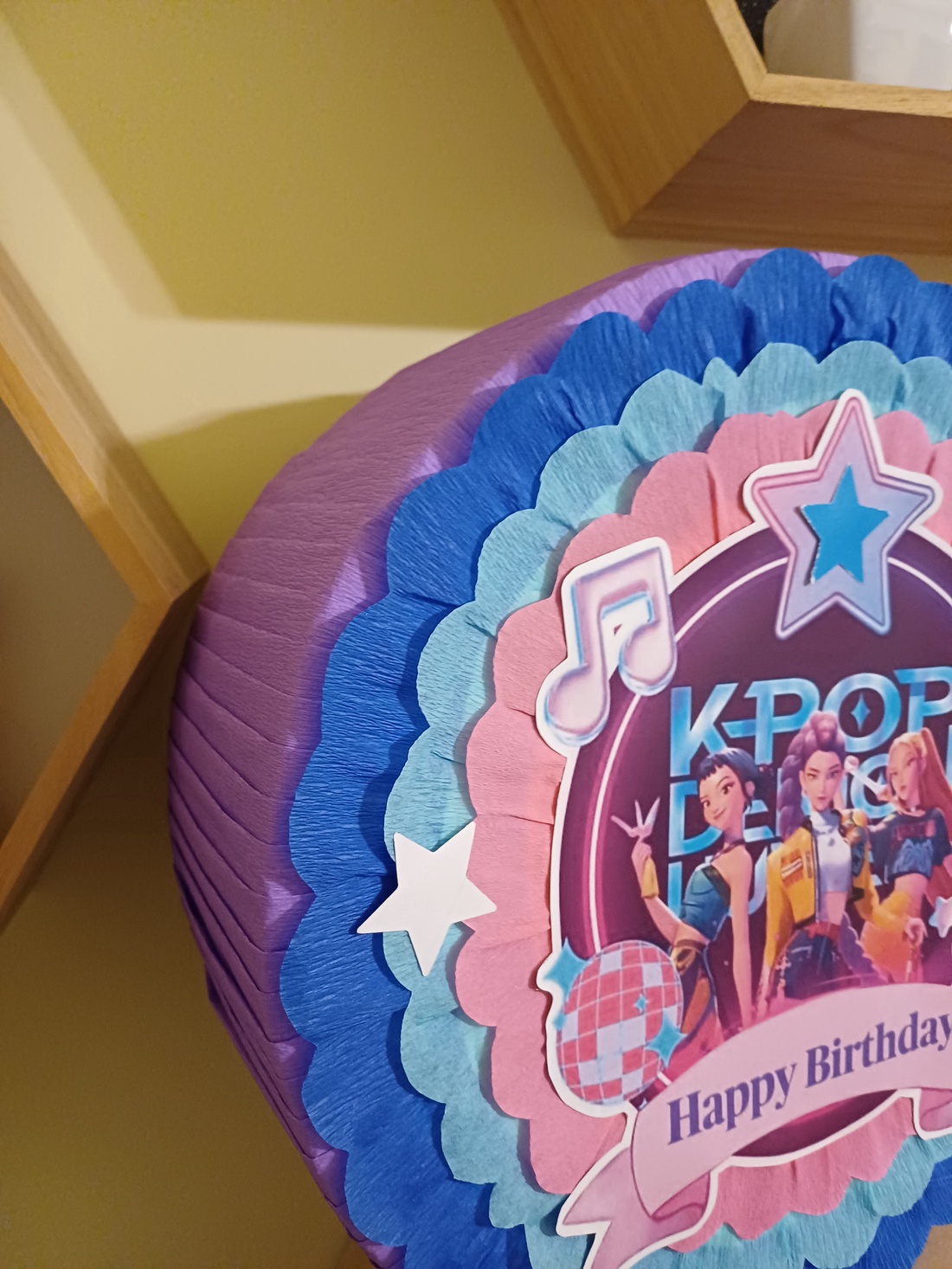 Piñata pinata piniata KPop Demon Hunters - jucării și echipamente pentru copii - jocuri de rol - Artynos.ro