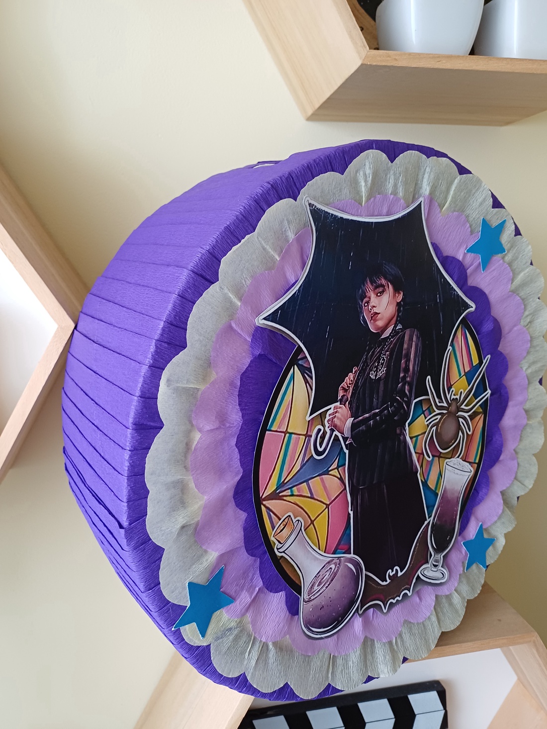 Piñata pinata piniata Wednesday  - jucării și echipamente pentru copii - jocuri de mișcare - Artynos.ro