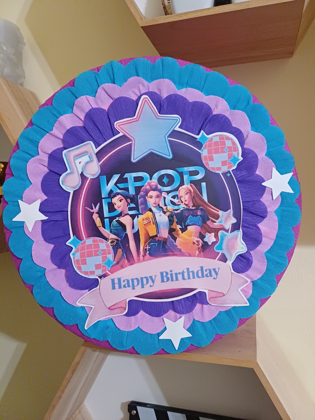 Piñata pinata piniata KPop Demon Hunters - jucării și echipamente pentru copii - jocuri de rol - Artynos.ro