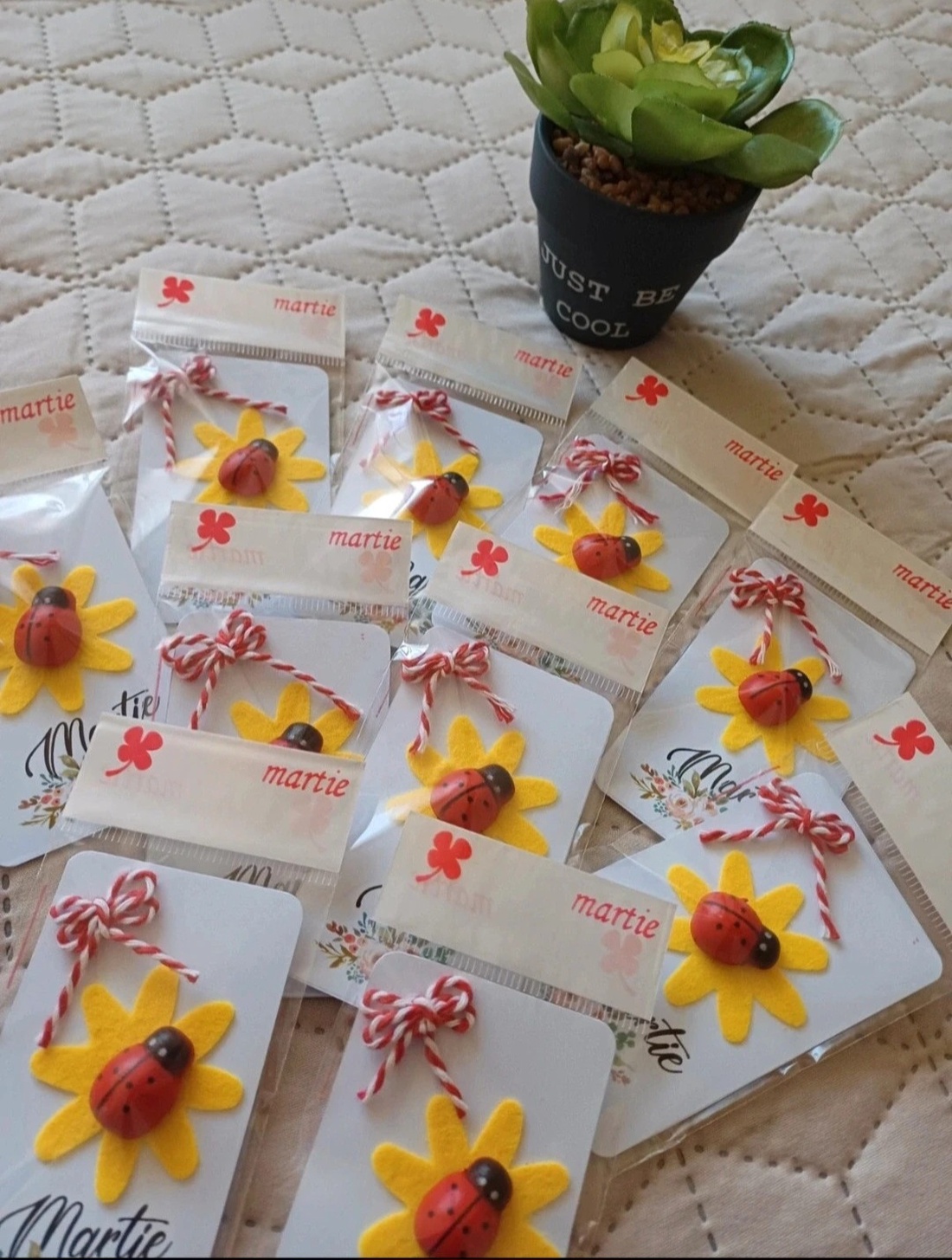 Martisoare buburuza handmade  - bijuterii - mărțișor - Artynos.ro