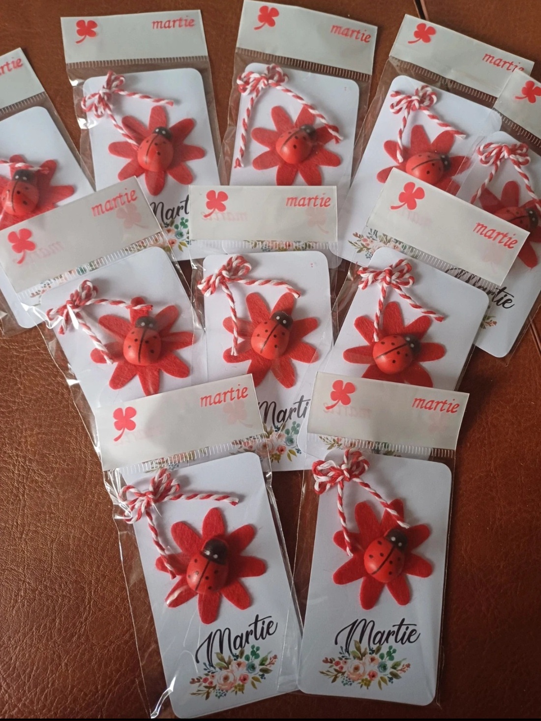 Martisoare buburuza handmade  - bijuterii - mărțișor - Artynos.ro