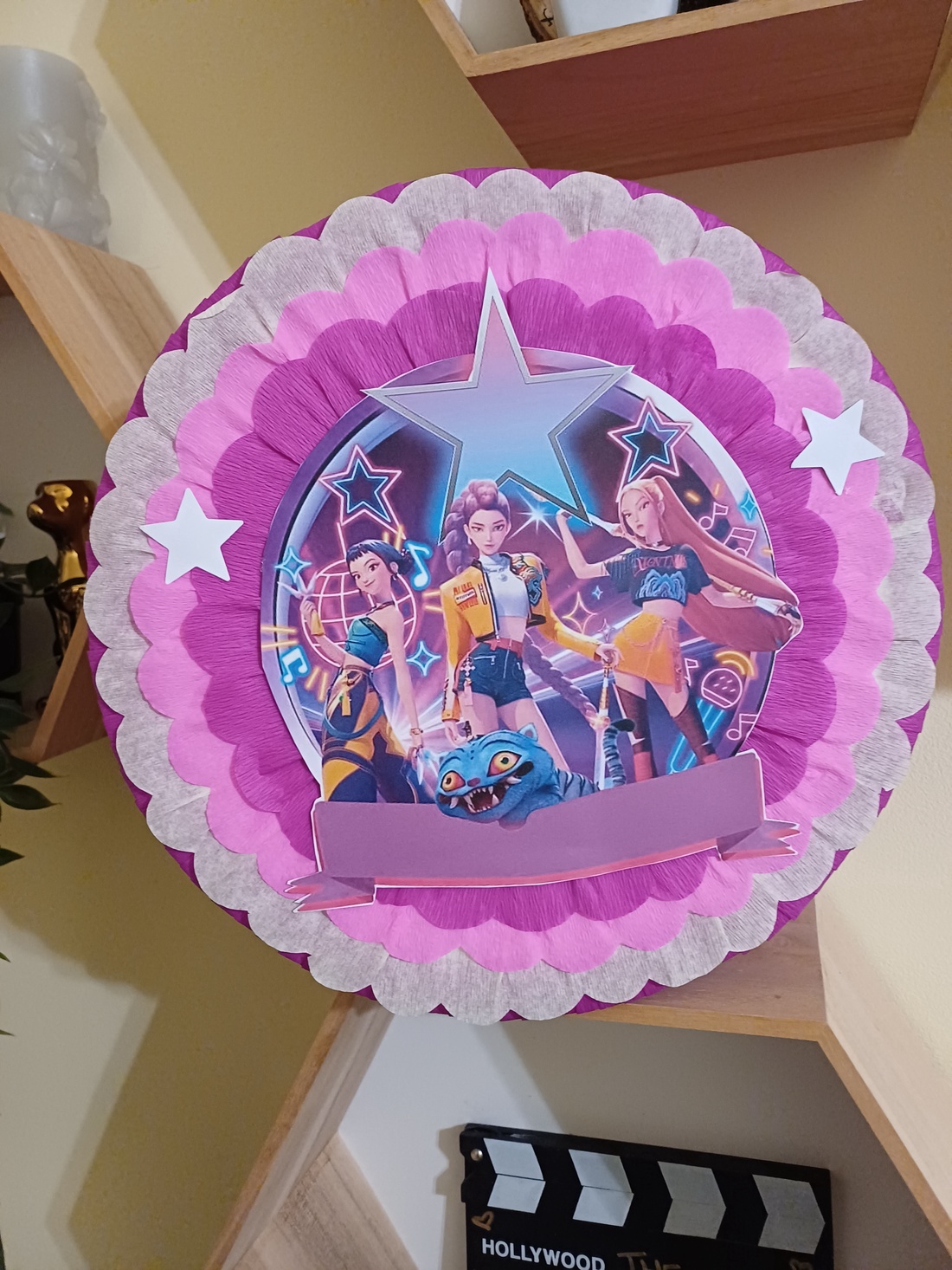 Piñata pinata piniata K-Pop Demon Hunters - jucării și echipamente pentru copii - jocuri de rol - Artynos.ro