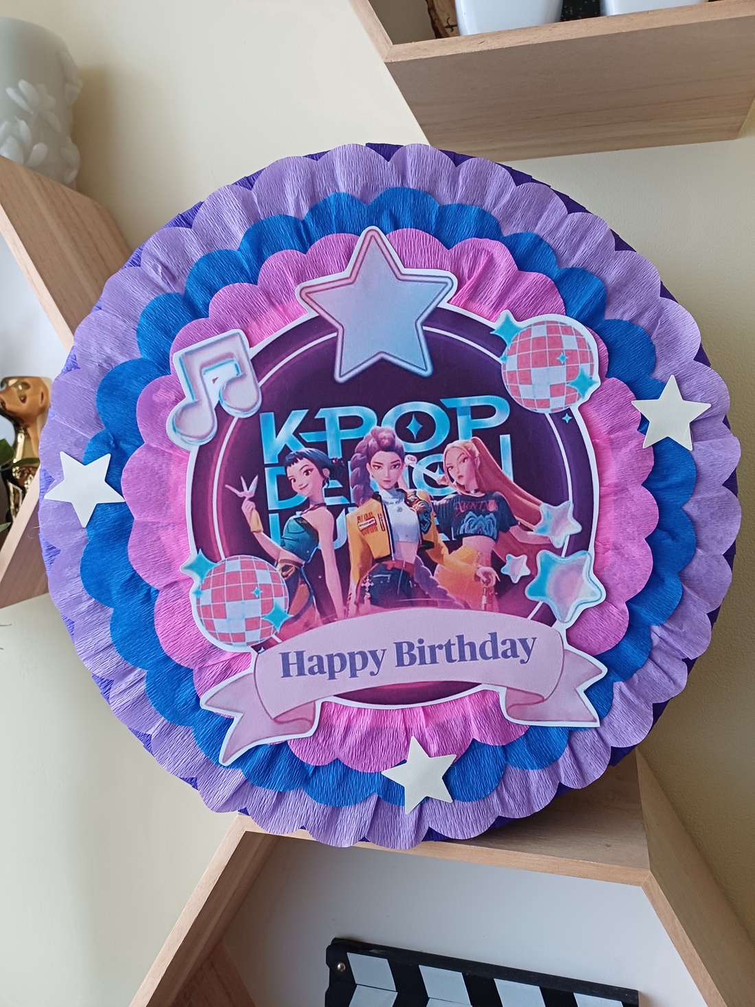 Piñata pinata piniata K-Pop Demon Hunters - jucării și echipamente pentru copii - jocuri de rol - Artynos.ro