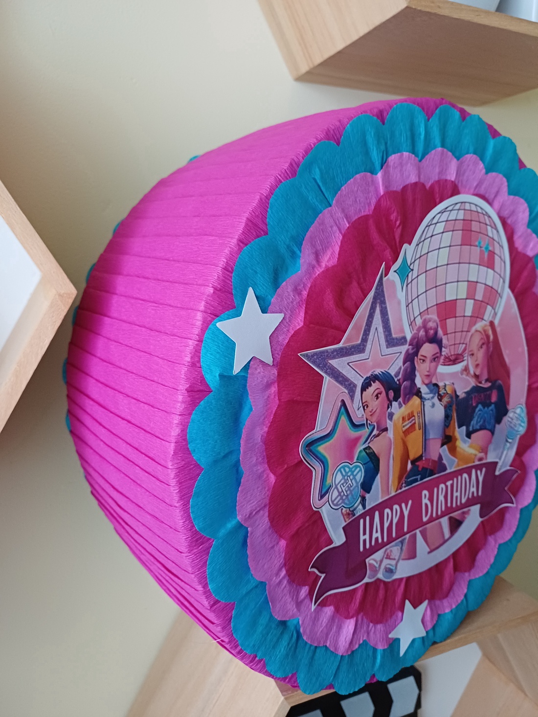 Piñata pinata piniata K-Pop Demon Hunters - jucării și echipamente pentru copii - jocuri de rol - Artynos.ro