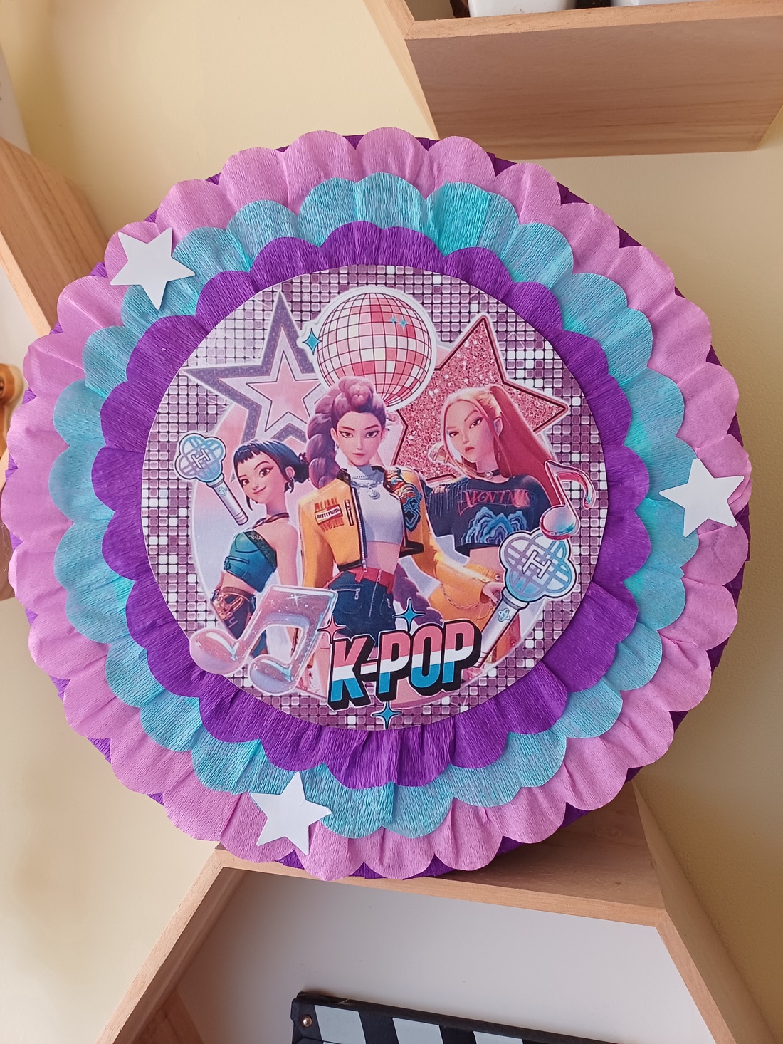 Piñata pinata piniata KPop Demon Hunters - jucării și echipamente pentru copii - jocuri de rol - Artynos.ro