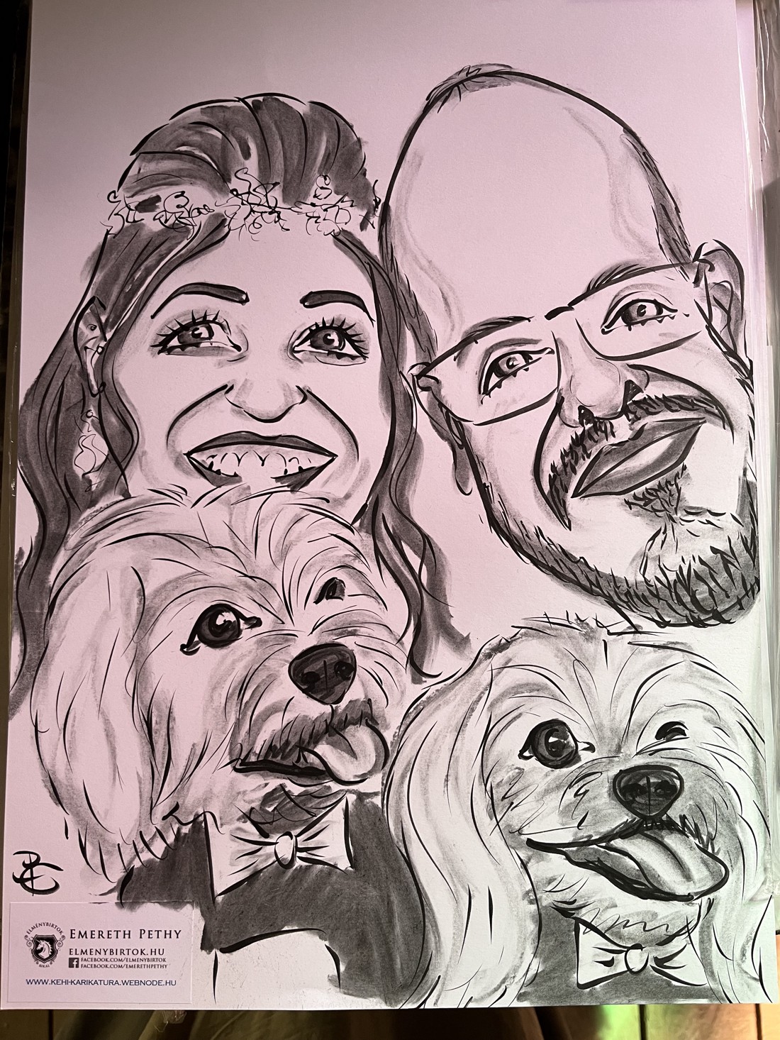 Caricatură de familie de 4 persoane - arte vizuale și accesorii - grafică, ilustrație - alte desene - Artynos.ro Caricatură de familie de 4 persoane - arte vizuale și accesorii - grafică, ilustrație - alte desene - Artynos.ro