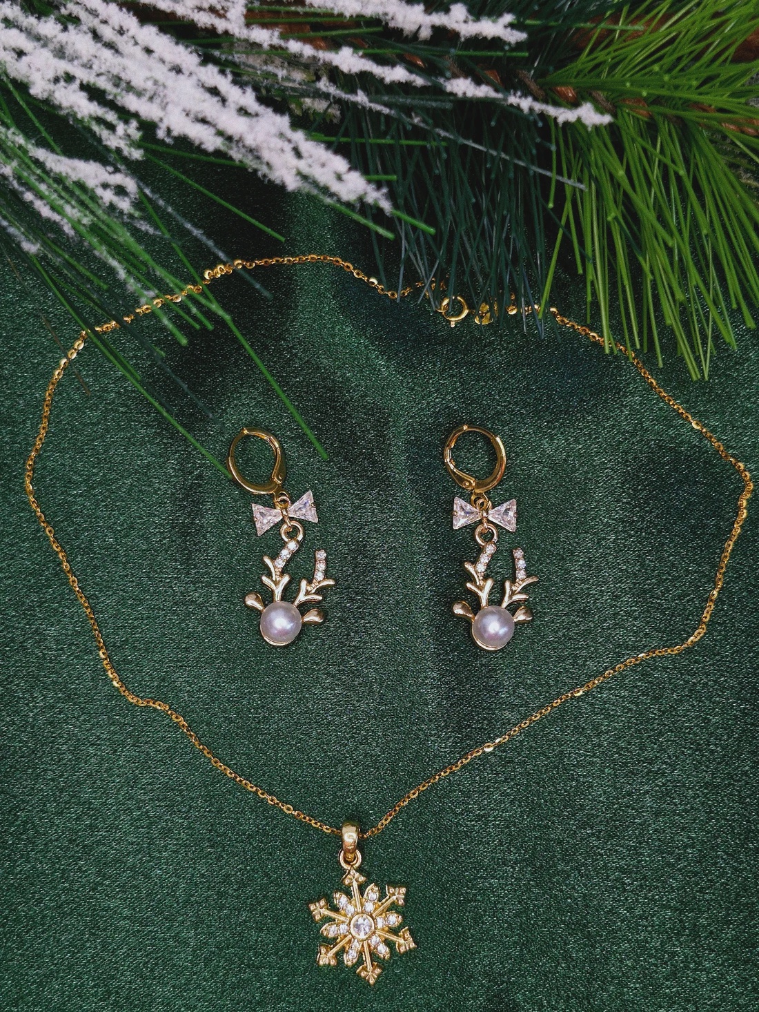 Set placat cu aur de 18K cu reni și fundițe de zirconiu - crăciun - cadouri de moș crăciun - cadouri de moș crăciun - Artynos.ro