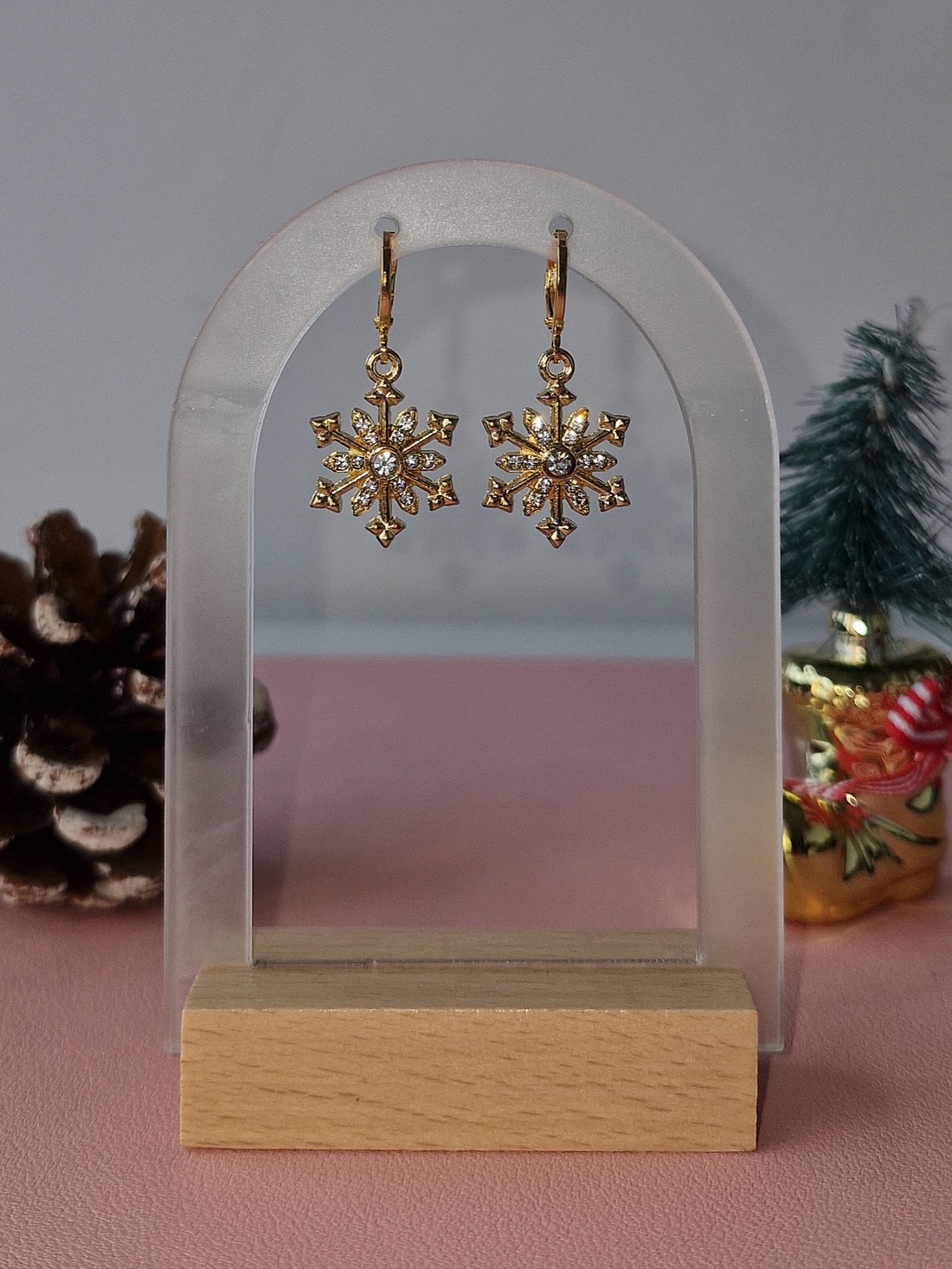 Cercei placați cu aur 18K cu fulgi aurii - crăciun - cadouri de moș crăciun - cadouri de moș crăciun - Artynos.ro