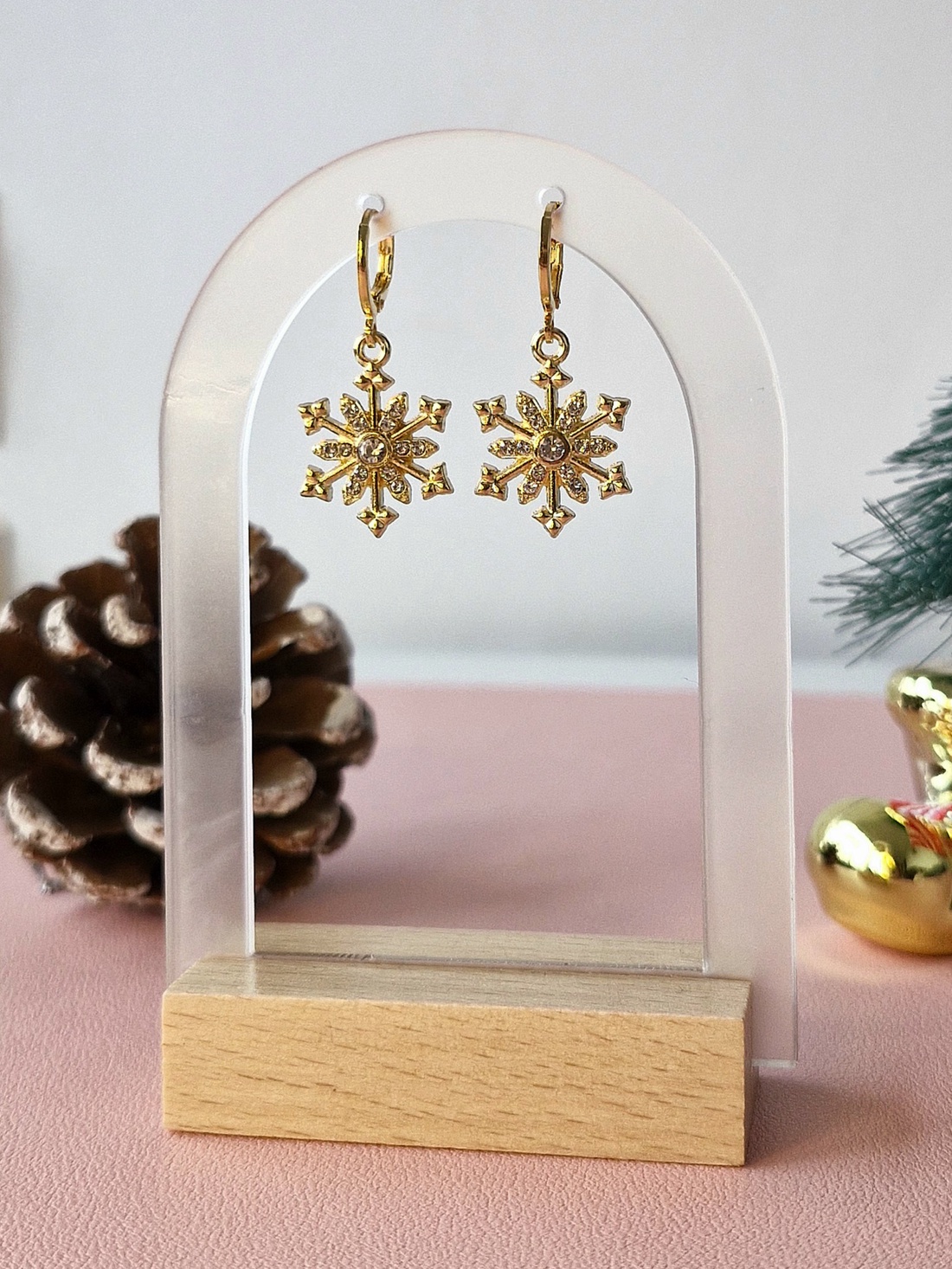 Cercei placați cu aur 18K cu fulgi aurii - crăciun - cadouri de moș crăciun - cadouri de moș crăciun - Artynos.ro