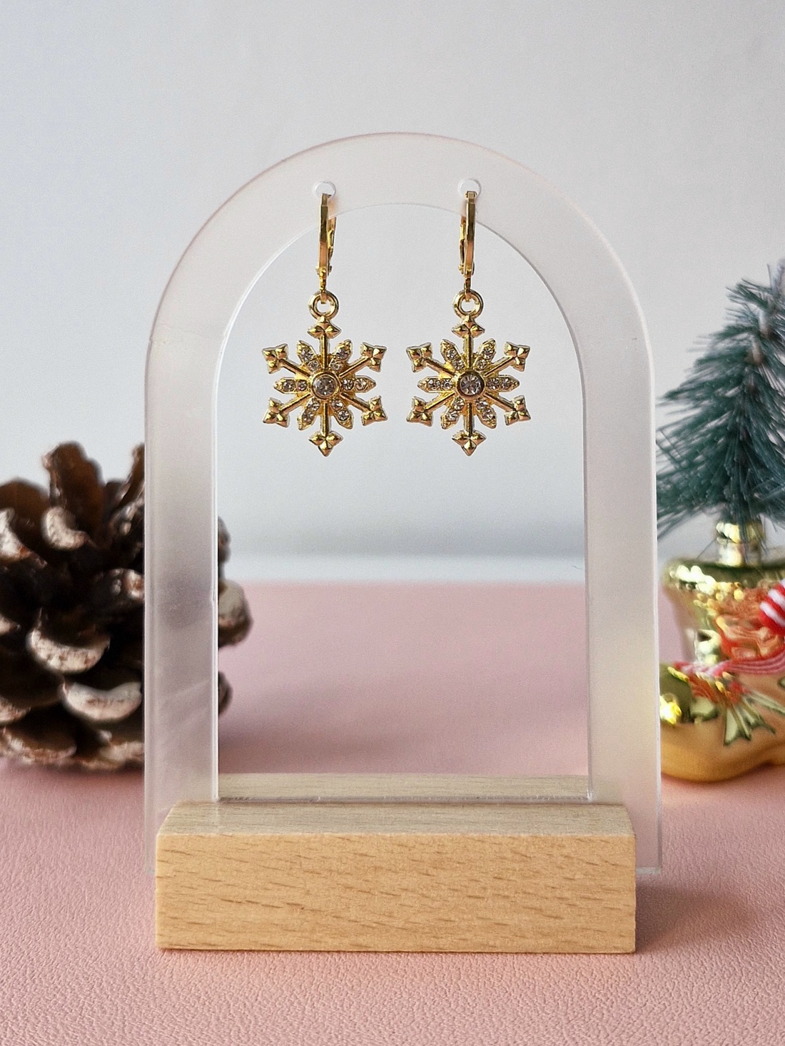 Cercei placați cu aur 18K cu fulgi aurii - crăciun - cadouri de moș crăciun - cadouri de moș crăciun - Artynos.ro