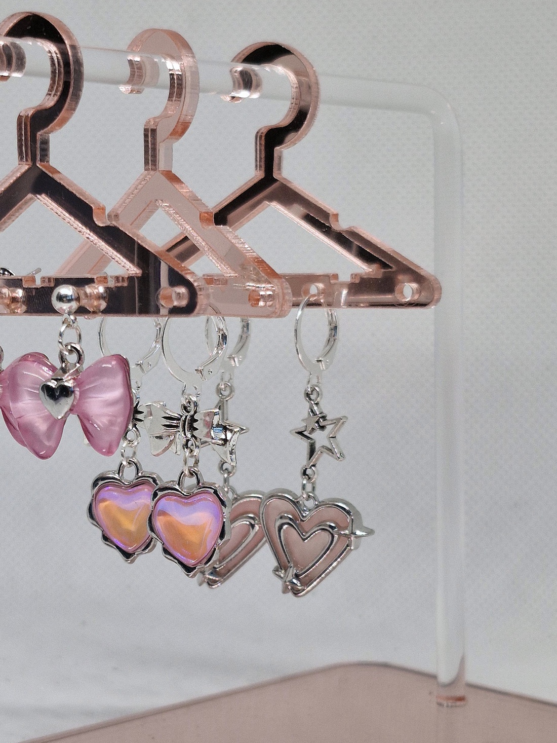 Cercei argint 925 cu stele și inimi în relief - bijuterii - cercei - cercei din argint - Artynos.ro