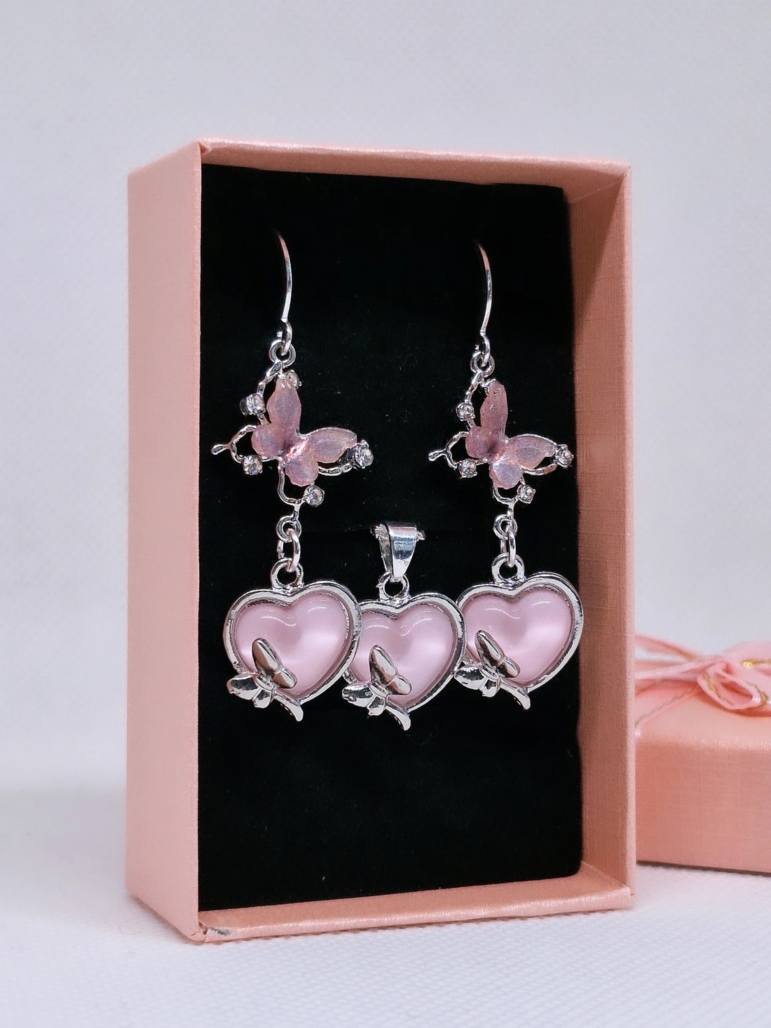 Set argint 925 cu fluturi și inimi roz - bijuterii - cercei - cercei din argint - Artynos.ro