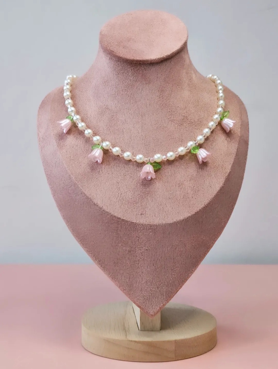 Colier cu perle și lalele roz  - bijuterii - coliere - coliere din mărgele - Artynos.ro