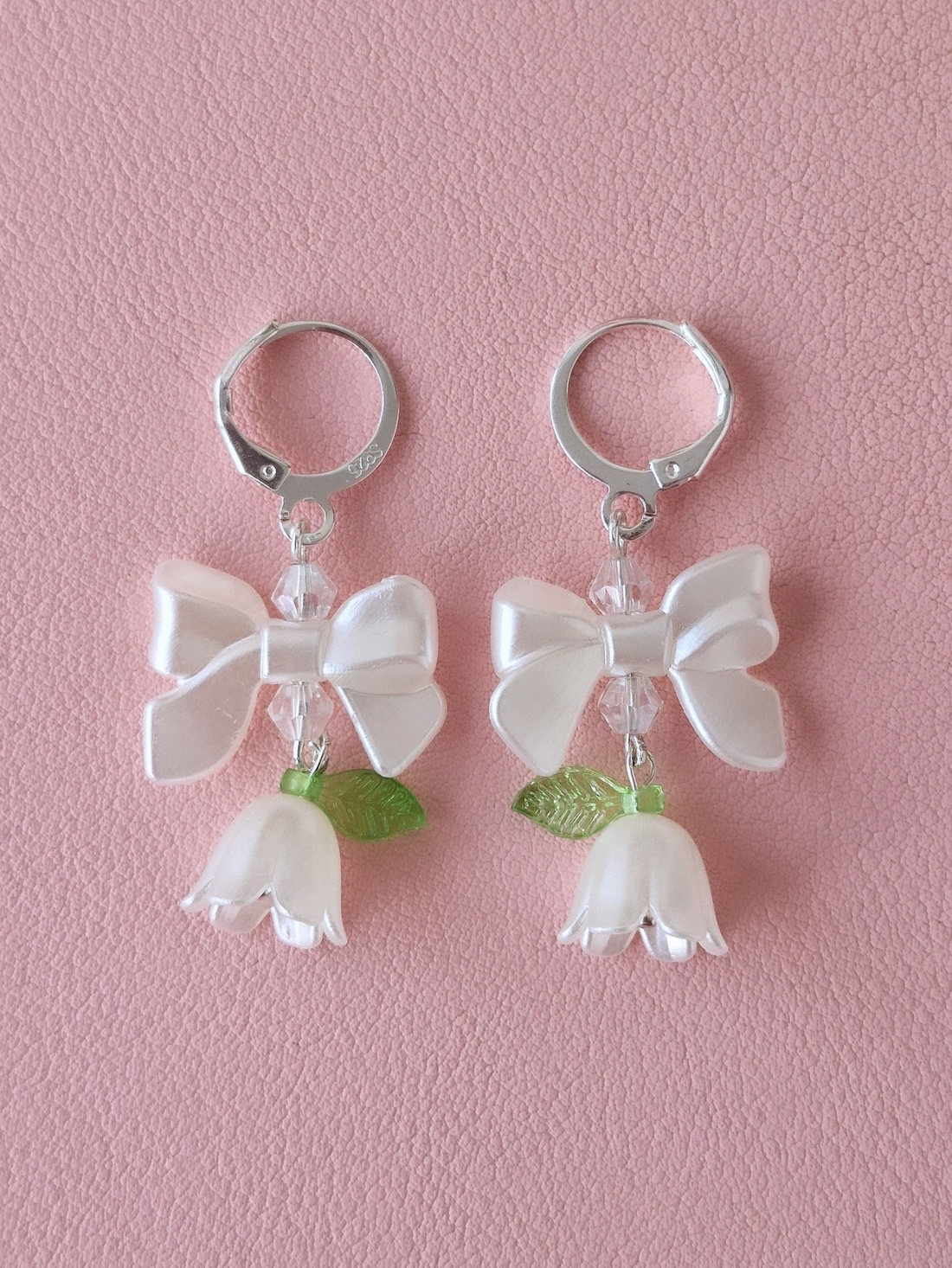 Cercei Puritas cu fundițe si lalele albe - bijuterii - cercei - cercei din argint - Artynos.ro