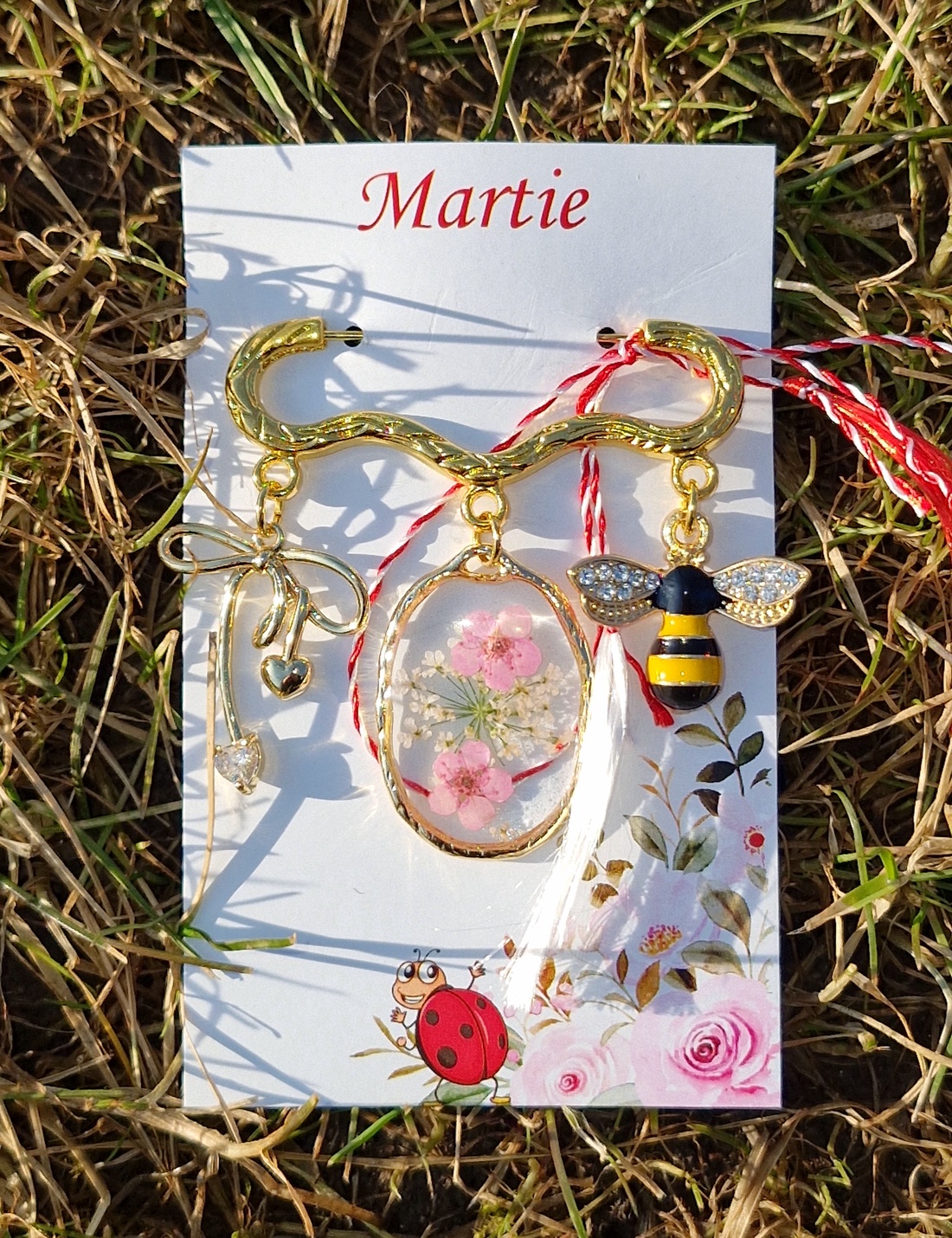 Mărțișor tip brosă cu flori presate roz - bijuterii - mărțișor - Artynos.ro