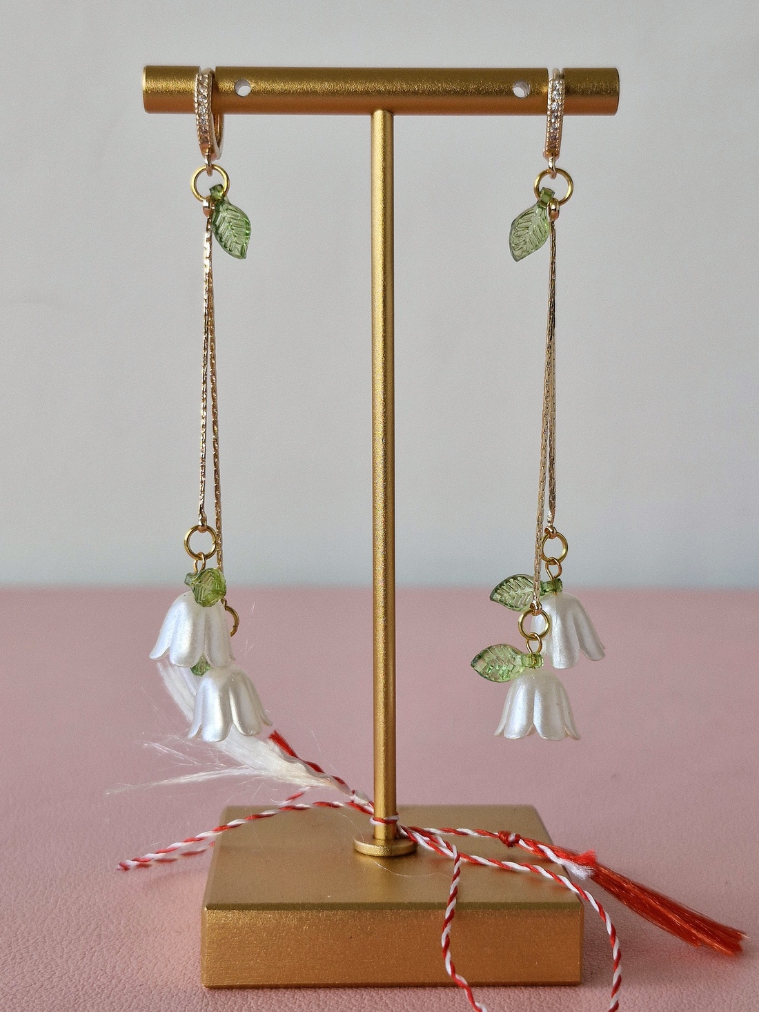 Cercei Vestirea Primăverii cu lalele albe - bijuterii - mărțișor - Artynos.ro